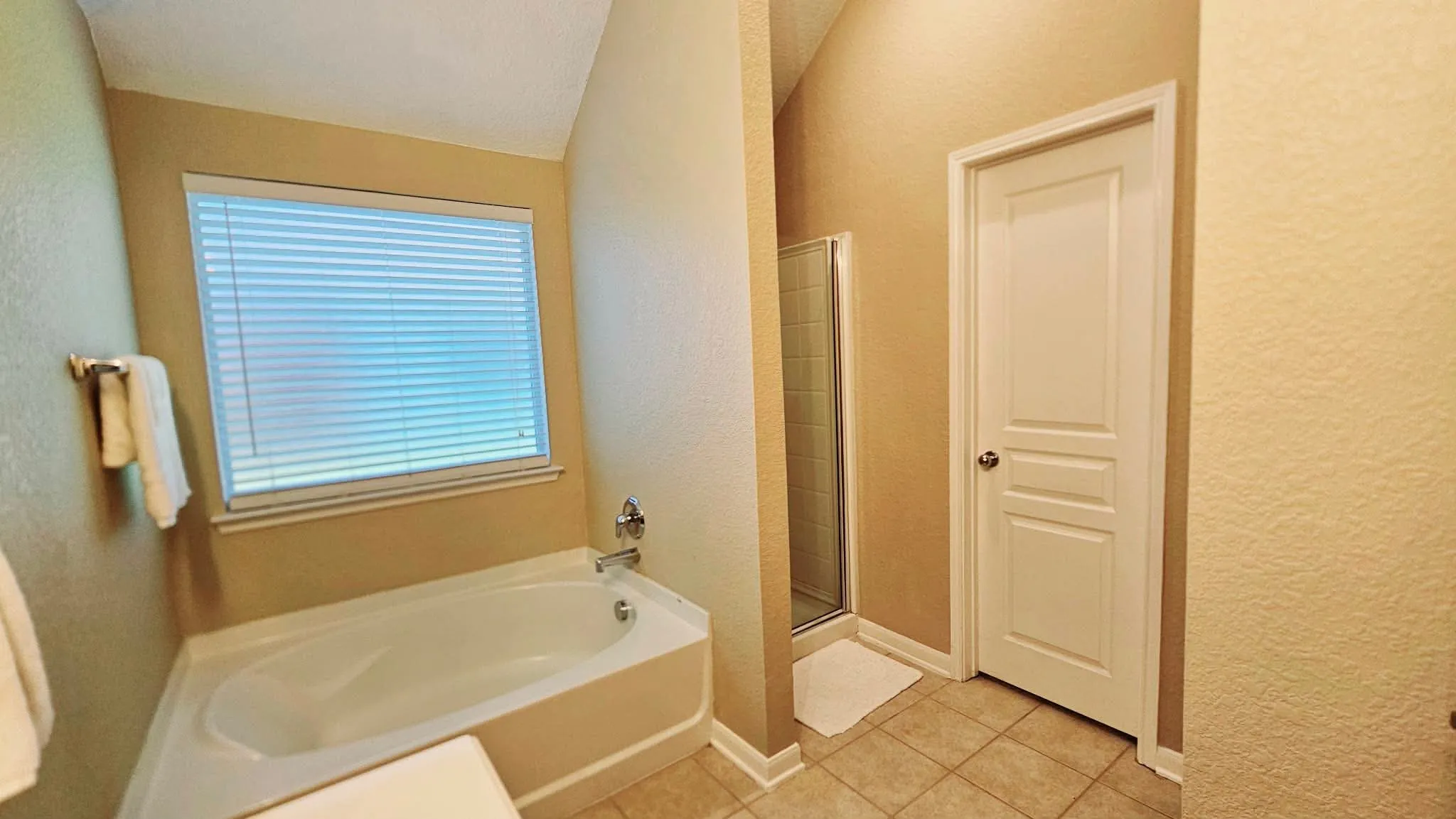 Single Family Residence For Rent in Tarrant County , 13744 Village Vista Drive, Fort Worth, Texas 76052, 3 Bedroom, 2 Bathroom, 2 Garage spaces, 1,824 Sqft, built in 2005, mls#21394496, Real Estate Agent in Fort Worth, Homes For Rent in Tarrant county, Homes For Rent in Fort Worth, Realtor in Fort Worth Texas, Real Estate Brokerage Independent Realty Texas, Luminita Cordes Realtor