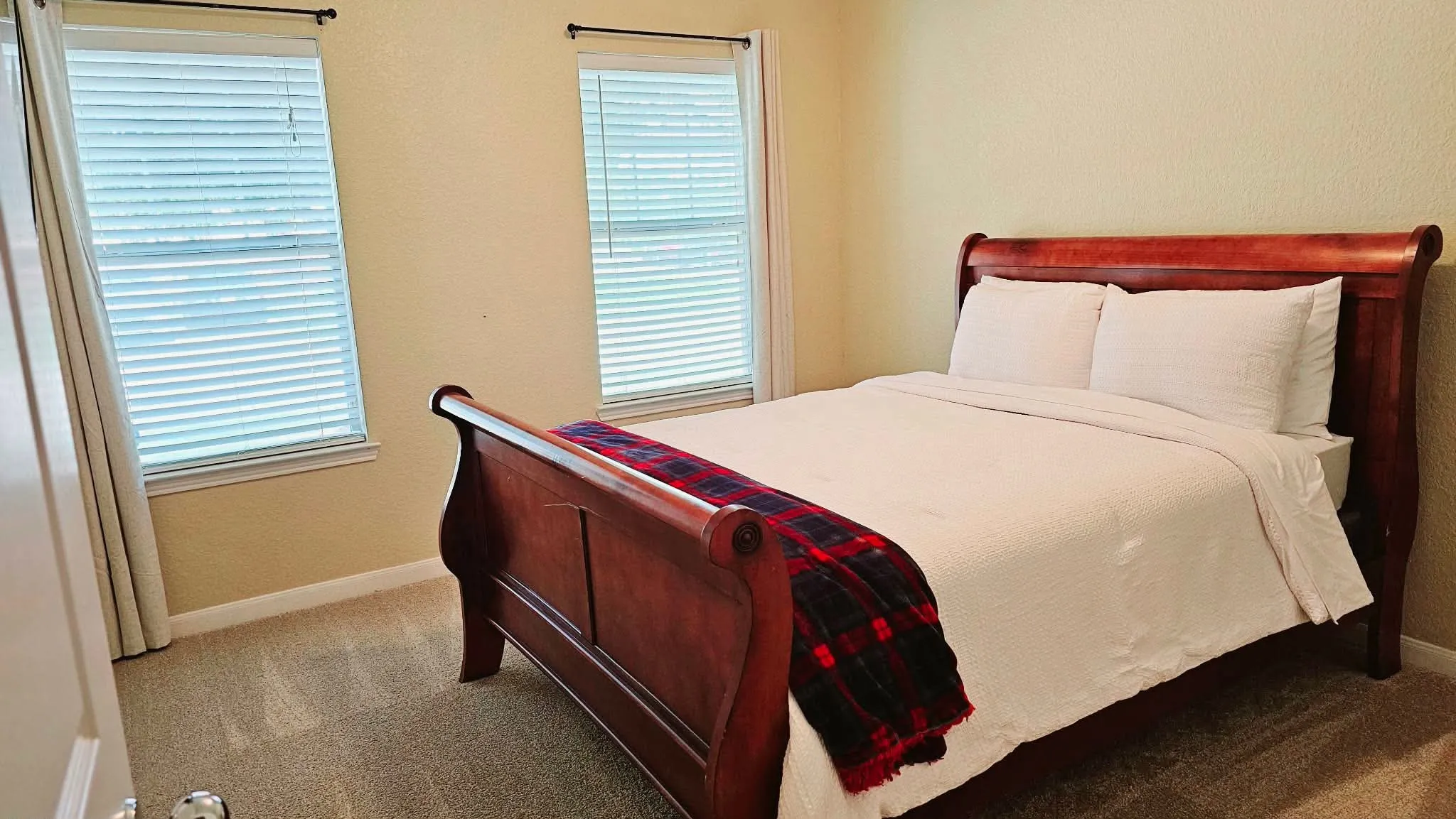 Single Family Residence For Rent in Tarrant County , 13744 Village Vista Drive, Fort Worth, Texas 76052, 3 Bedroom, 2 Bathroom, 2 Garage spaces, 1,824 Sqft, built in 2005, mls#21394496, Real Estate Agent in Fort Worth, Homes For Rent in Tarrant county, Homes For Rent in Fort Worth, Realtor in Fort Worth Texas, Real Estate Brokerage Independent Realty Texas, Luminita Cordes Realtor