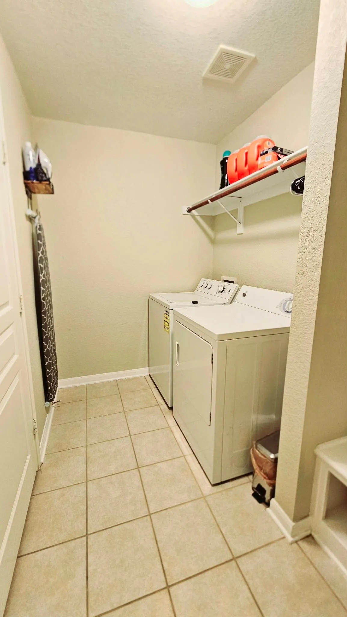 Single Family Residence For Rent in Tarrant County , 13744 Village Vista Drive, Fort Worth, Texas 76052, 3 Bedroom, 2 Bathroom, 2 Garage spaces, 1,824 Sqft, built in 2005, mls#21394496, Real Estate Agent in Fort Worth, Homes For Rent in Tarrant county, Homes For Rent in Fort Worth, Realtor in Fort Worth Texas, Real Estate Brokerage Independent Realty Texas, Luminita Cordes Realtor