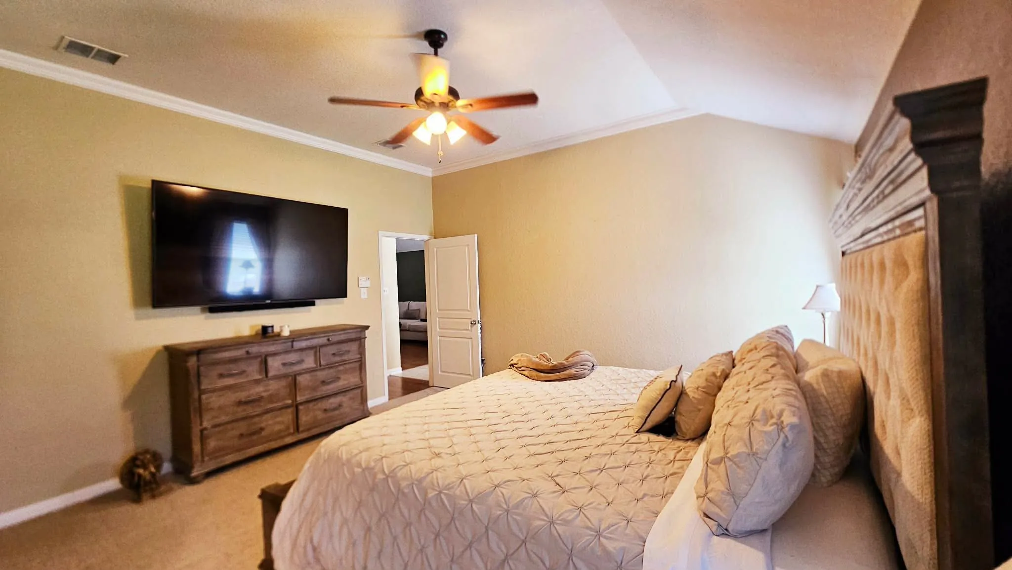 Single Family Residence For Rent in Tarrant County , 13744 Village Vista Drive, Fort Worth, Texas 76052, 3 Bedroom, 2 Bathroom, 2 Garage spaces, 1,824 Sqft, built in 2005, mls#21394496, Real Estate Agent in Fort Worth, Homes For Rent in Tarrant county, Homes For Rent in Fort Worth, Realtor in Fort Worth Texas, Real Estate Brokerage Independent Realty Texas, Luminita Cordes Realtor