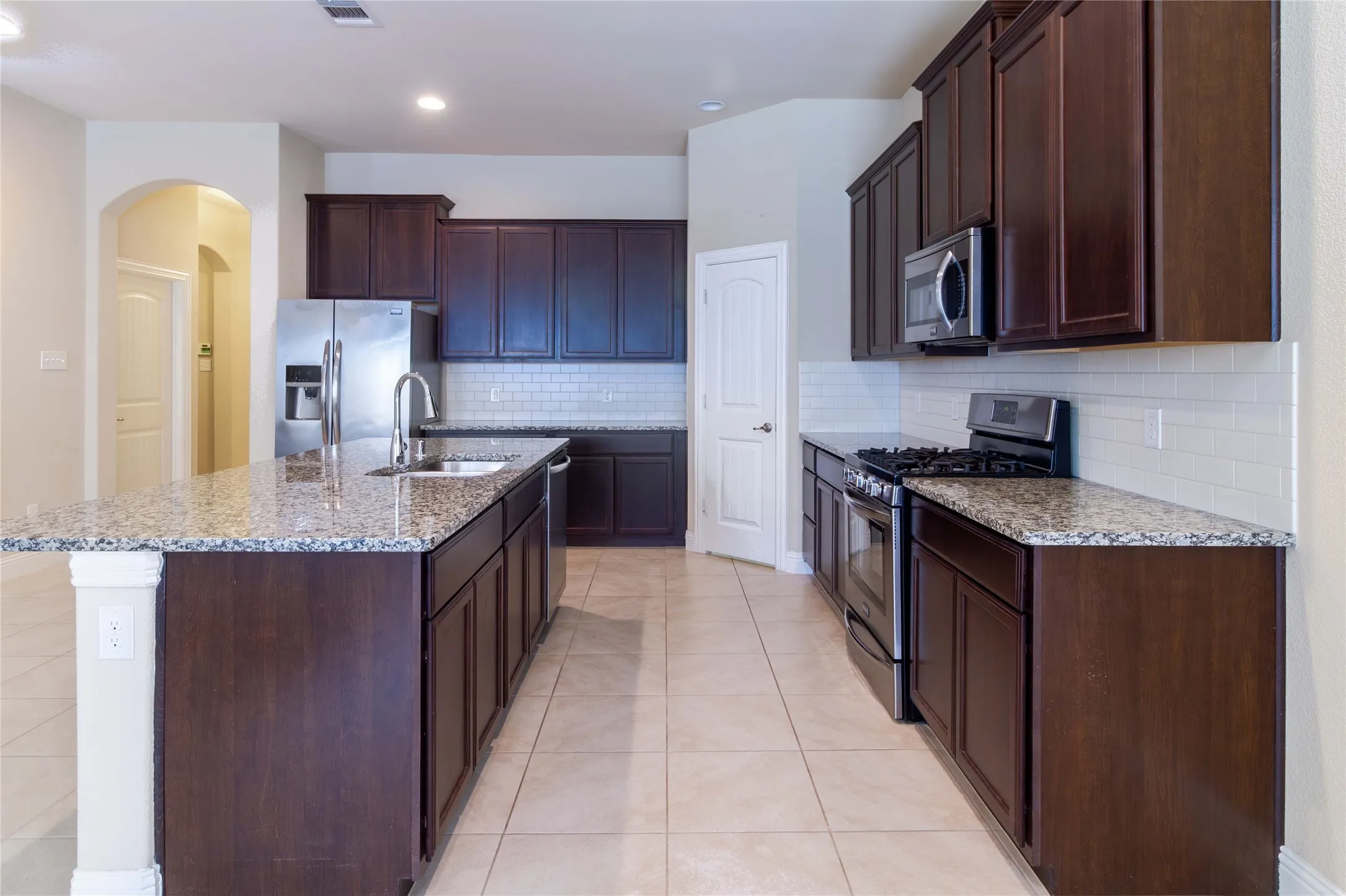 Single Family Residence For Rent in Denton County , 15613 Renshaw Way, Frisco, Texas 75036, 4 Bedroom, 2 Bathroom, 2 Garage spaces, 2,033 Sqft, built in 2017, mls#21397242, Real Estate Agent in Frisco, Homes For Rent in Denton county, Homes For Rent in Frisco, Realtor in Frisco Texas, Real Estate Brokerage Independent Realty Texas, Luminita Cordes Realtor