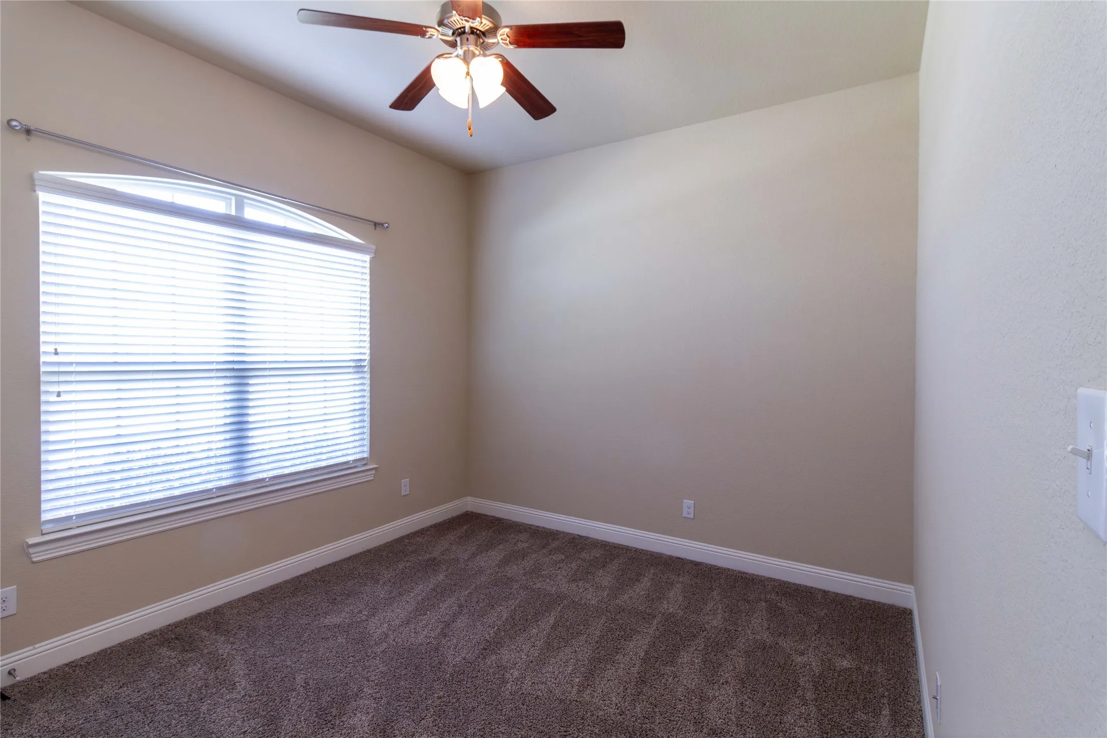 Single Family Residence For Rent in Denton County , 15613 Renshaw Way, Frisco, Texas 75036, 4 Bedroom, 2 Bathroom, 2 Garage spaces, 2,033 Sqft, built in 2017, mls#21397242, Real Estate Agent in Frisco, Homes For Rent in Denton county, Homes For Rent in Frisco, Realtor in Frisco Texas, Real Estate Brokerage Independent Realty Texas, Luminita Cordes Realtor