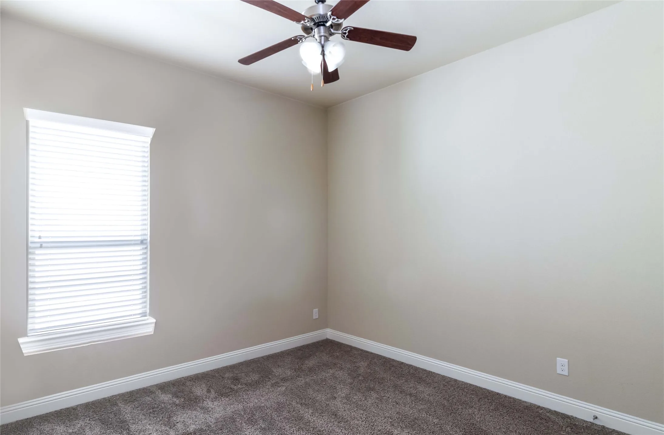Single Family Residence For Rent in Denton County , 15613 Renshaw Way, Frisco, Texas 75036, 4 Bedroom, 2 Bathroom, 2 Garage spaces, 2,033 Sqft, built in 2017, mls#21397242, Real Estate Agent in Frisco, Homes For Rent in Denton county, Homes For Rent in Frisco, Realtor in Frisco Texas, Real Estate Brokerage Independent Realty Texas, Luminita Cordes Realtor