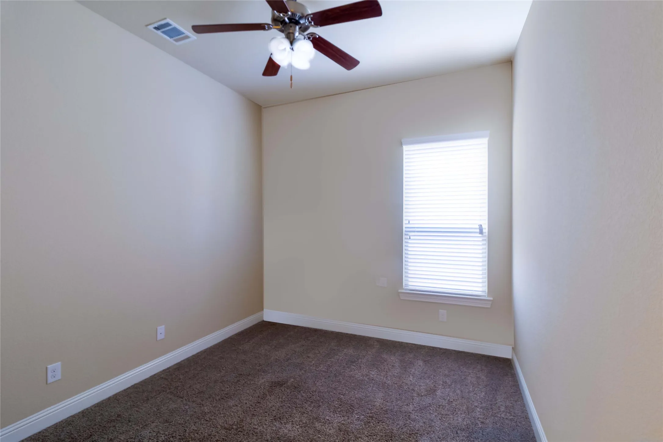 Single Family Residence For Rent in Denton County , 15613 Renshaw Way, Frisco, Texas 75036, 4 Bedroom, 2 Bathroom, 2 Garage spaces, 2,033 Sqft, built in 2017, mls#21397242, Real Estate Agent in Frisco, Homes For Rent in Denton county, Homes For Rent in Frisco, Realtor in Frisco Texas, Real Estate Brokerage Independent Realty Texas, Luminita Cordes Realtor