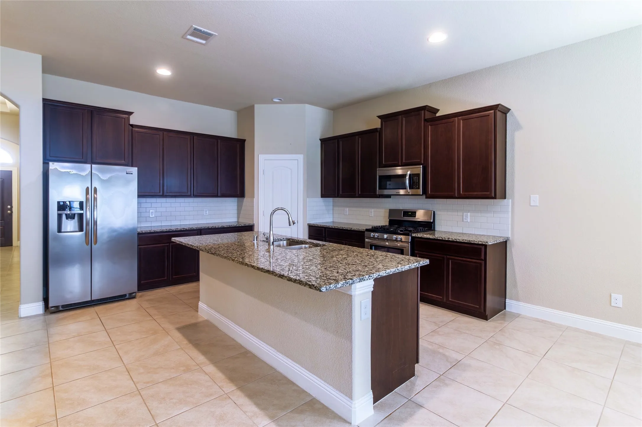 Single Family Residence For Rent in Denton County , 15613 Renshaw Way, Frisco, Texas 75036, 4 Bedroom, 2 Bathroom, 2 Garage spaces, 2,033 Sqft, built in 2017, mls#21397242, Real Estate Agent in Frisco, Homes For Rent in Denton county, Homes For Rent in Frisco, Realtor in Frisco Texas, Real Estate Brokerage Independent Realty Texas, Luminita Cordes Realtor