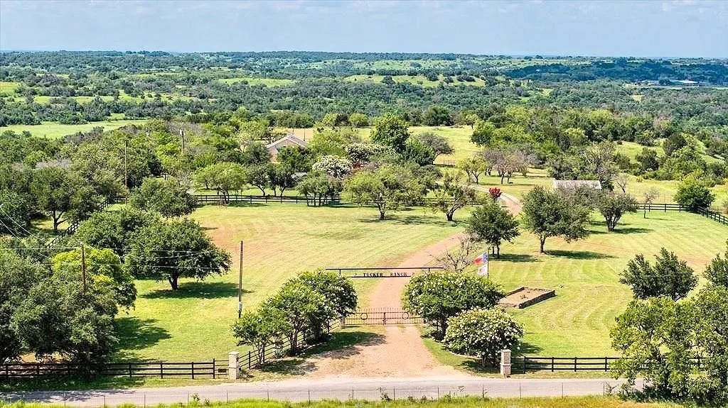 Farm For Sale in Erath County , 4536 County Road 132, Stephenville, Texas 76401, 2 Bedroom, 2 Bathroom, 2 Garage spaces, 1,056 Sqft, built in 2002, mls#21396623, Real Estate Agent in Stephenville, Homes For Sale in Erath county, Homes For Sale in Stephenville, Realtor in Stephenville Texas, Real Estate Brokerage Independent Realty Texas, Luminita Cordes Realtor