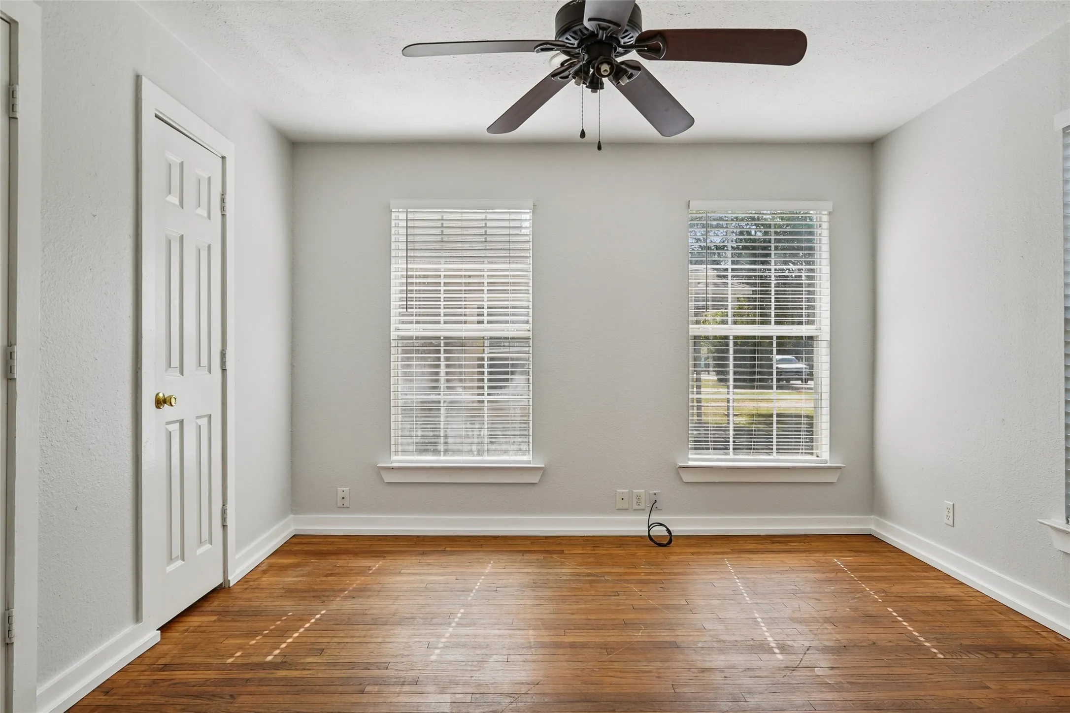 Single Family Residence For Rent in Denton County , 403 Marshall Street, Sanger, Texas 76266, 3 Bedroom, 2 Bathroom, Garage spaces, 1,312 Sqft, built in 1950, mls#21397250, Real Estate Agent in Sanger, Homes For Rent in Denton county, Homes For Rent in Sanger, Realtor in Sanger Texas, Real Estate Brokerage Independent Realty Texas, Luminita Cordes Realtor