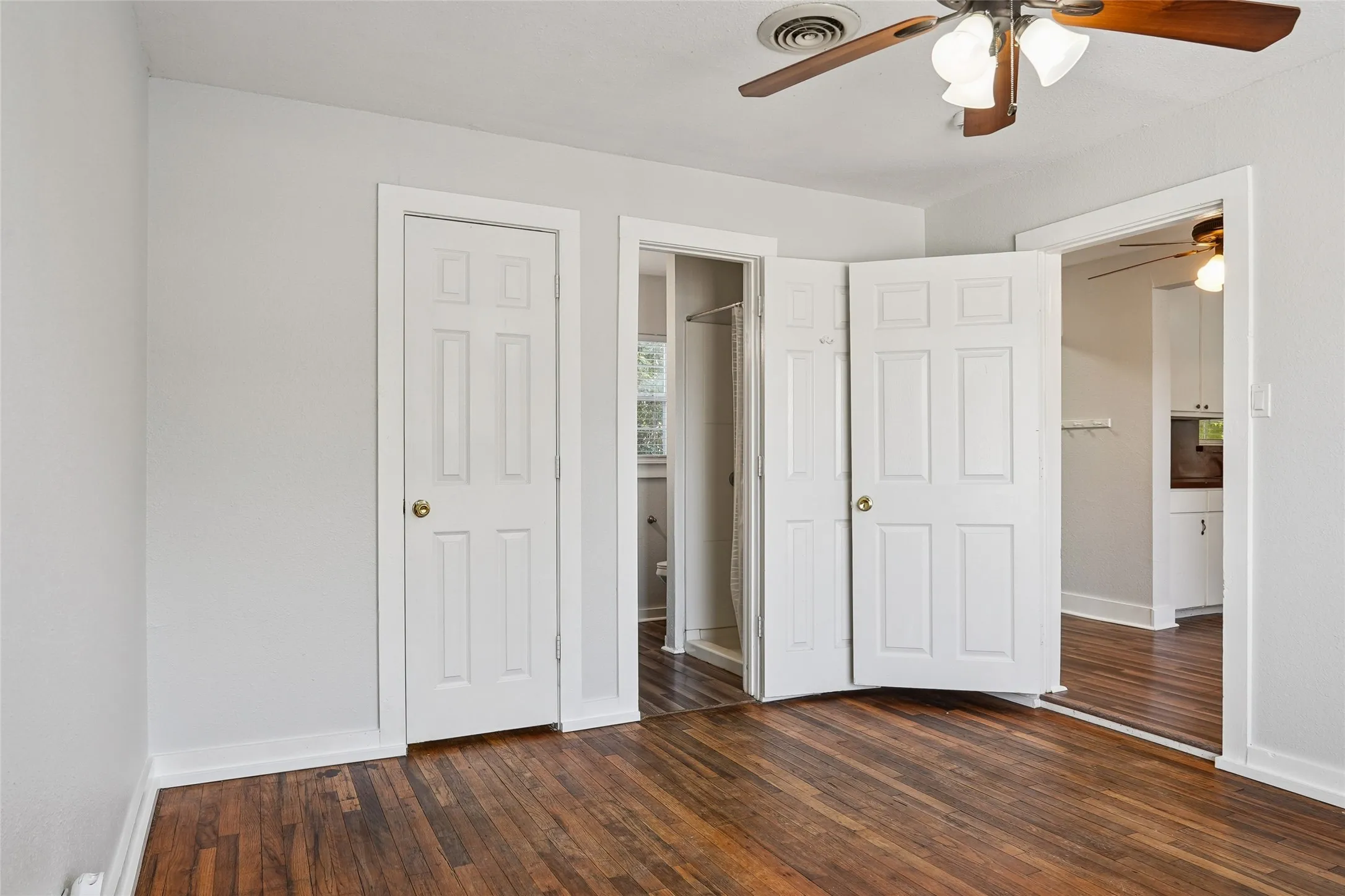 Single Family Residence For Rent in Denton County , 403 Marshall Street, Sanger, Texas 76266, 3 Bedroom, 2 Bathroom, Garage spaces, 1,312 Sqft, built in 1950, mls#21397250, Real Estate Agent in Sanger, Homes For Rent in Denton county, Homes For Rent in Sanger, Realtor in Sanger Texas, Real Estate Brokerage Independent Realty Texas, Luminita Cordes Realtor