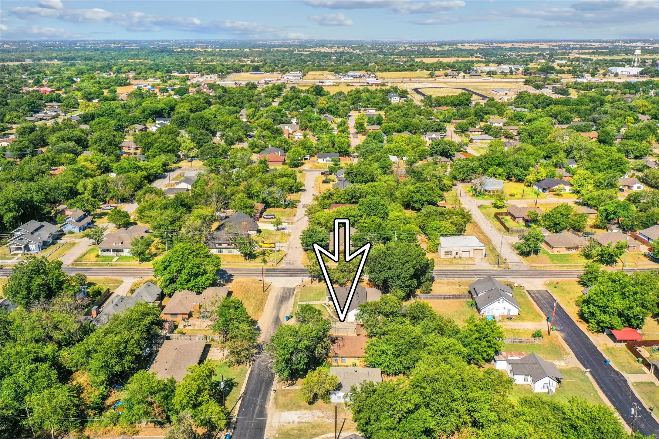 Single Family Residence For Rent in Denton County , 403 Marshall Street, Sanger, Texas 76266, 3 Bedroom, 2 Bathroom, Garage spaces, 1,312 Sqft, built in 1950, mls#21397250, Real Estate Agent in Sanger, Homes For Rent in Denton county, Homes For Rent in Sanger, Realtor in Sanger Texas, Real Estate Brokerage Independent Realty Texas, Luminita Cordes Realtor