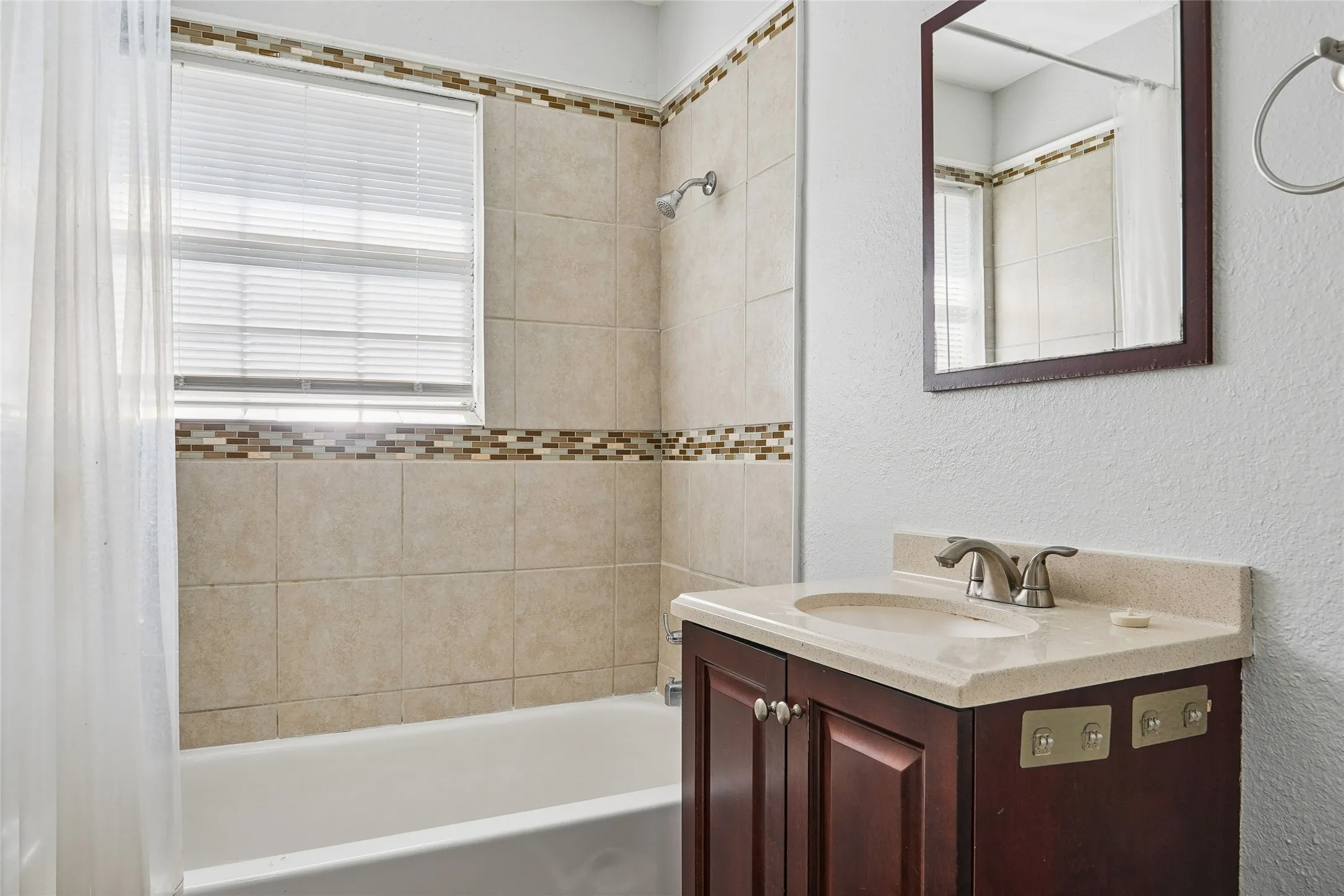 Single Family Residence For Rent in Denton County , 403 Marshall Street, Sanger, Texas 76266, 3 Bedroom, 2 Bathroom, Garage spaces, 1,312 Sqft, built in 1950, mls#21397250, Real Estate Agent in Sanger, Homes For Rent in Denton county, Homes For Rent in Sanger, Realtor in Sanger Texas, Real Estate Brokerage Independent Realty Texas, Luminita Cordes Realtor