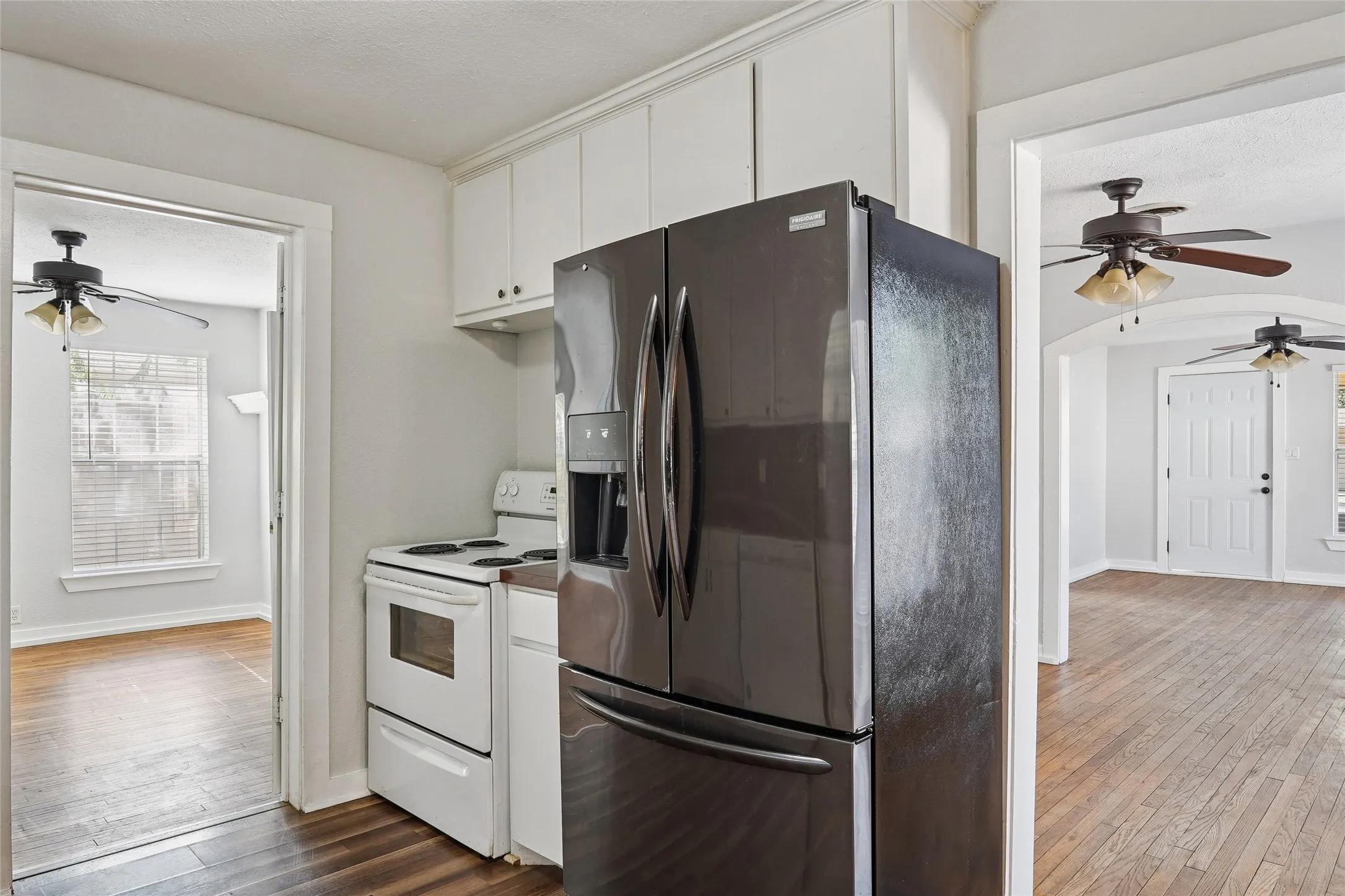 Single Family Residence For Rent in Denton County , 403 Marshall Street, Sanger, Texas 76266, 3 Bedroom, 2 Bathroom, Garage spaces, 1,312 Sqft, built in 1950, mls#21397250, Real Estate Agent in Sanger, Homes For Rent in Denton county, Homes For Rent in Sanger, Realtor in Sanger Texas, Real Estate Brokerage Independent Realty Texas, Luminita Cordes Realtor