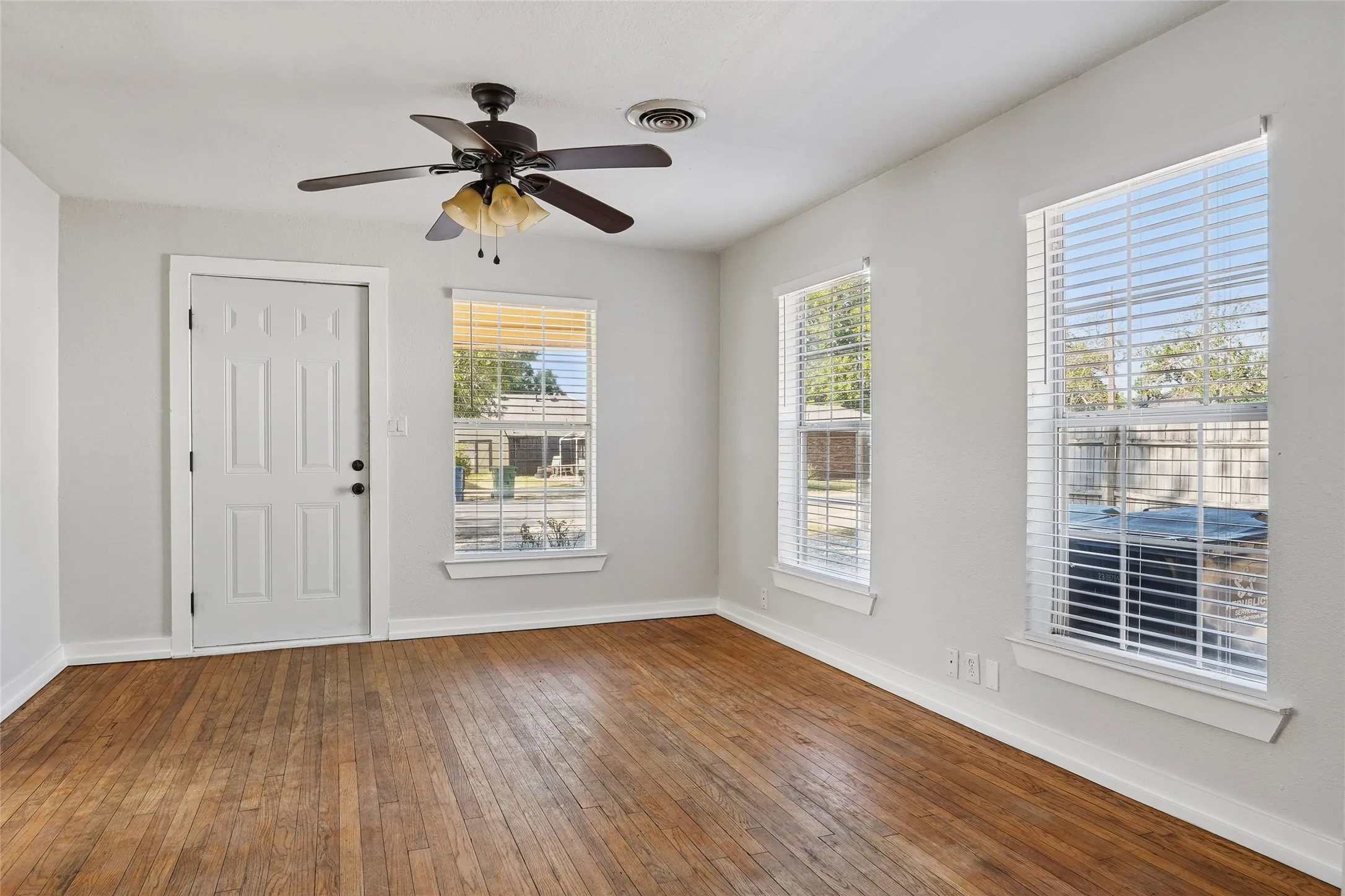 Single Family Residence For Rent in Denton County , 403 Marshall Street, Sanger, Texas 76266, 3 Bedroom, 2 Bathroom, Garage spaces, 1,312 Sqft, built in 1950, mls#21397250, Real Estate Agent in Sanger, Homes For Rent in Denton county, Homes For Rent in Sanger, Realtor in Sanger Texas, Real Estate Brokerage Independent Realty Texas, Luminita Cordes Realtor