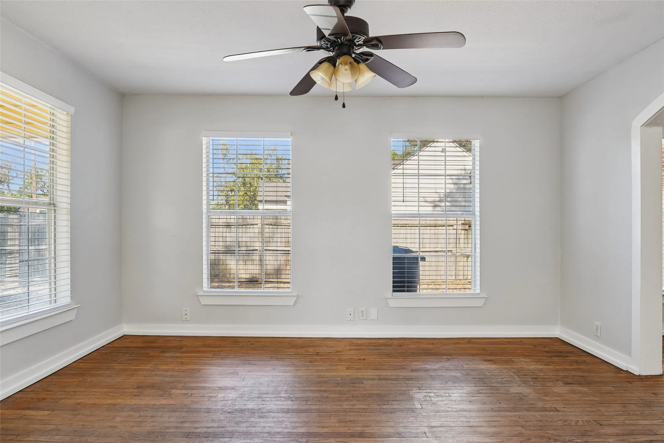 Single Family Residence For Rent in Denton County , 403 Marshall Street, Sanger, Texas 76266, 3 Bedroom, 2 Bathroom, Garage spaces, 1,312 Sqft, built in 1950, mls#21397250, Real Estate Agent in Sanger, Homes For Rent in Denton county, Homes For Rent in Sanger, Realtor in Sanger Texas, Real Estate Brokerage Independent Realty Texas, Luminita Cordes Realtor
