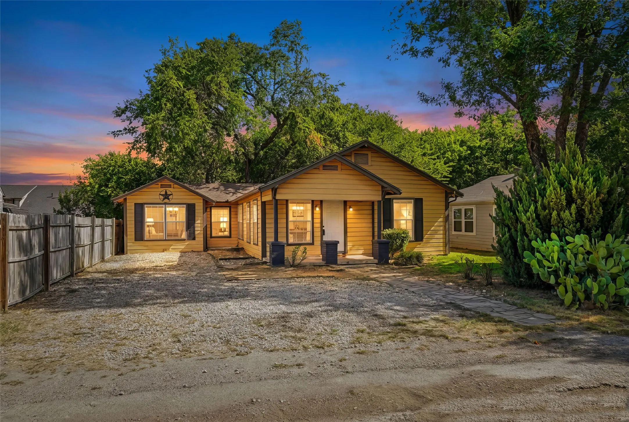 Single Family Residence For Rent in Denton County , 403 Marshall Street, Sanger, Texas 76266, 3 Bedroom, 2 Bathroom, Garage spaces, 1,312 Sqft, built in 1950, mls#21397250, Real Estate Agent in Sanger, Homes For Rent in Denton county, Homes For Rent in Sanger, Realtor in Sanger Texas, Real Estate Brokerage Independent Realty Texas, Luminita Cordes Realtor