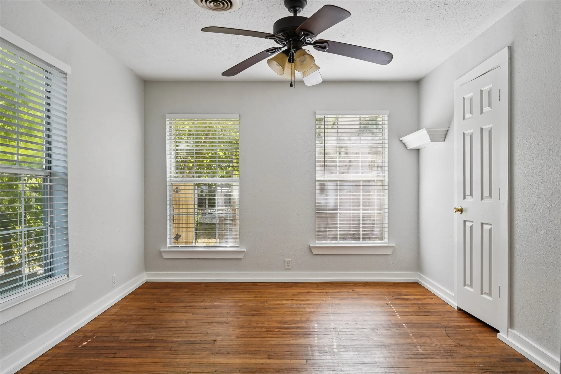 Single Family Residence For Rent in Denton County , 403 Marshall Street, Sanger, Texas 76266, 3 Bedroom, 2 Bathroom, Garage spaces, 1,312 Sqft, built in 1950, mls#21397250, Real Estate Agent in Sanger, Homes For Rent in Denton county, Homes For Rent in Sanger, Realtor in Sanger Texas, Real Estate Brokerage Independent Realty Texas, Luminita Cordes Realtor