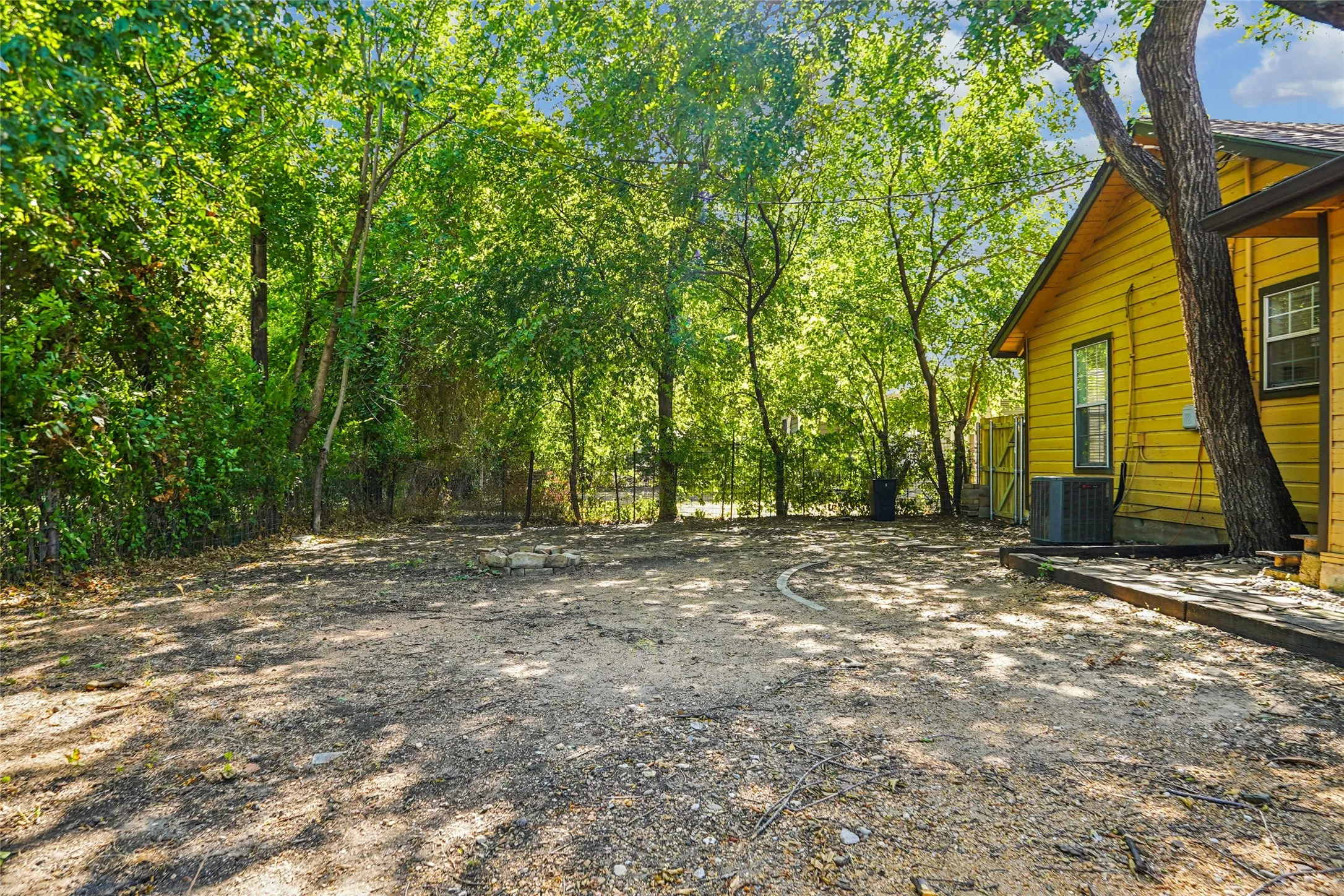 Single Family Residence For Rent in Denton County , 403 Marshall Street, Sanger, Texas 76266, 3 Bedroom, 2 Bathroom, Garage spaces, 1,312 Sqft, built in 1950, mls#21397250, Real Estate Agent in Sanger, Homes For Rent in Denton county, Homes For Rent in Sanger, Realtor in Sanger Texas, Real Estate Brokerage Independent Realty Texas, Luminita Cordes Realtor