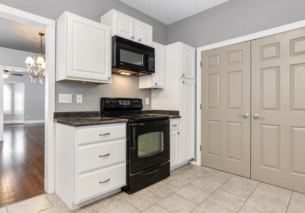 Single Family Residence For Rent in Dallas County , 5818 Richmond Avenue, Dallas, Texas 75206, 4 Bedroom, 2 Bathroom, 2 Garage spaces, 1,606 Sqft, built in 1926, mls#21393384, Real Estate Agent in Dallas, Homes For Rent in Dallas county, Homes For Rent in Dallas, Realtor in Dallas Texas, Real Estate Brokerage Independent Realty Texas, Luminita Cordes Realtor