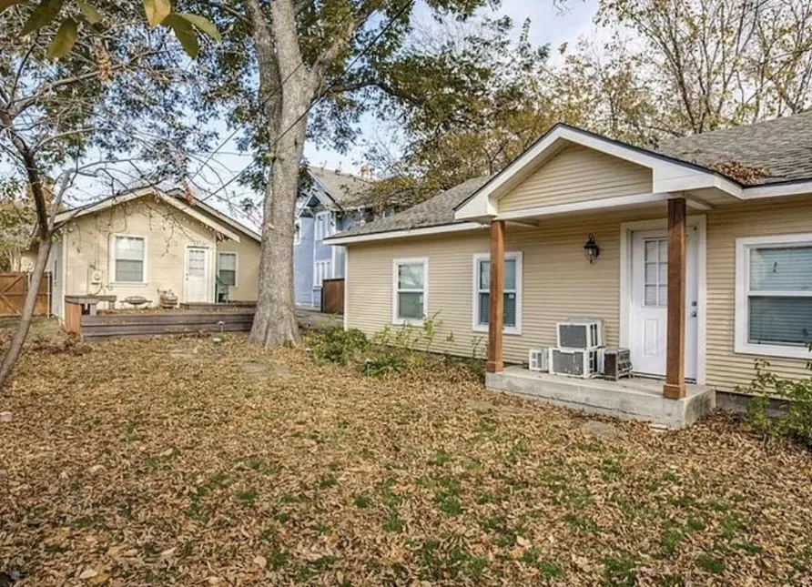 Single Family Residence For Rent in Dallas County , 5818 Richmond Avenue, Dallas, Texas 75206, 4 Bedroom, 2 Bathroom, 2 Garage spaces, 1,606 Sqft, built in 1926, mls#21393384, Real Estate Agent in Dallas, Homes For Rent in Dallas county, Homes For Rent in Dallas, Realtor in Dallas Texas, Real Estate Brokerage Independent Realty Texas, Luminita Cordes Realtor