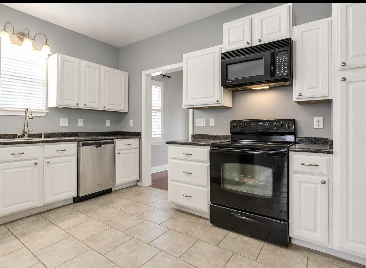 Single Family Residence For Rent in Dallas County , 5818 Richmond Avenue, Dallas, Texas 75206, 4 Bedroom, 2 Bathroom, 2 Garage spaces, 1,606 Sqft, built in 1926, mls#21393384, Real Estate Agent in Dallas, Homes For Rent in Dallas county, Homes For Rent in Dallas, Realtor in Dallas Texas, Real Estate Brokerage Independent Realty Texas, Luminita Cordes Realtor