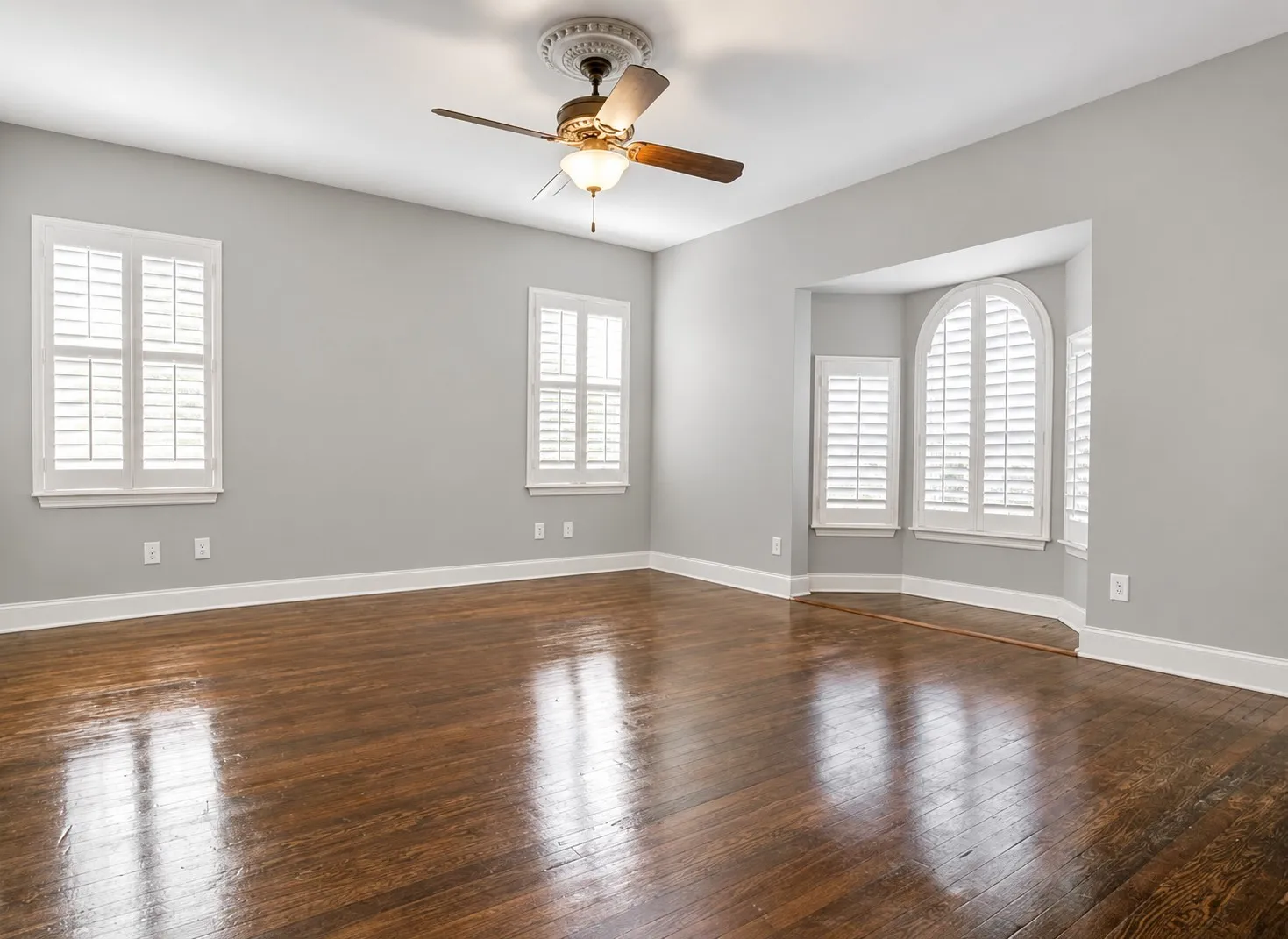 Single Family Residence For Rent in Dallas County , 5818 Richmond Avenue, Dallas, Texas 75206, 4 Bedroom, 2 Bathroom, 2 Garage spaces, 1,606 Sqft, built in 1926, mls#21393384, Real Estate Agent in Dallas, Homes For Rent in Dallas county, Homes For Rent in Dallas, Realtor in Dallas Texas, Real Estate Brokerage Independent Realty Texas, Luminita Cordes Realtor