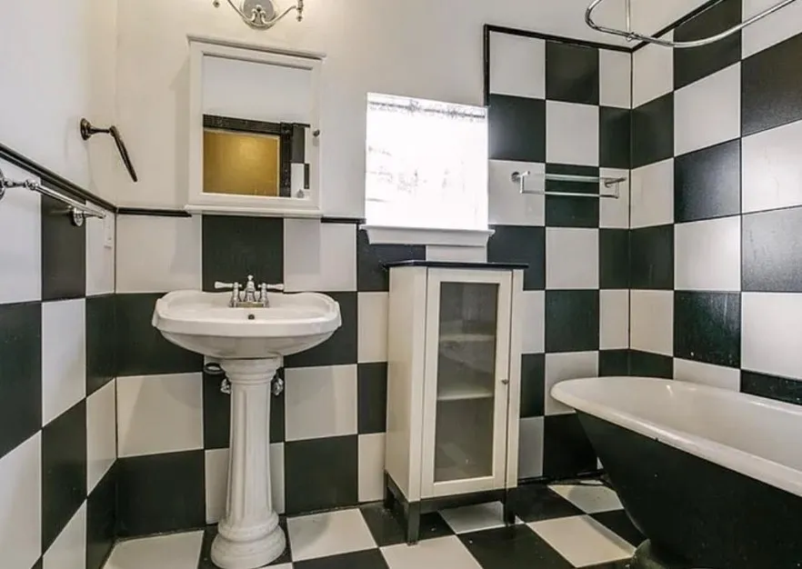 Single Family Residence For Rent in Dallas County , 5818 Richmond Avenue, Dallas, Texas 75206, 4 Bedroom, 2 Bathroom, 2 Garage spaces, 1,606 Sqft, built in 1926, mls#21393384, Real Estate Agent in Dallas, Homes For Rent in Dallas county, Homes For Rent in Dallas, Realtor in Dallas Texas, Real Estate Brokerage Independent Realty Texas, Luminita Cordes Realtor