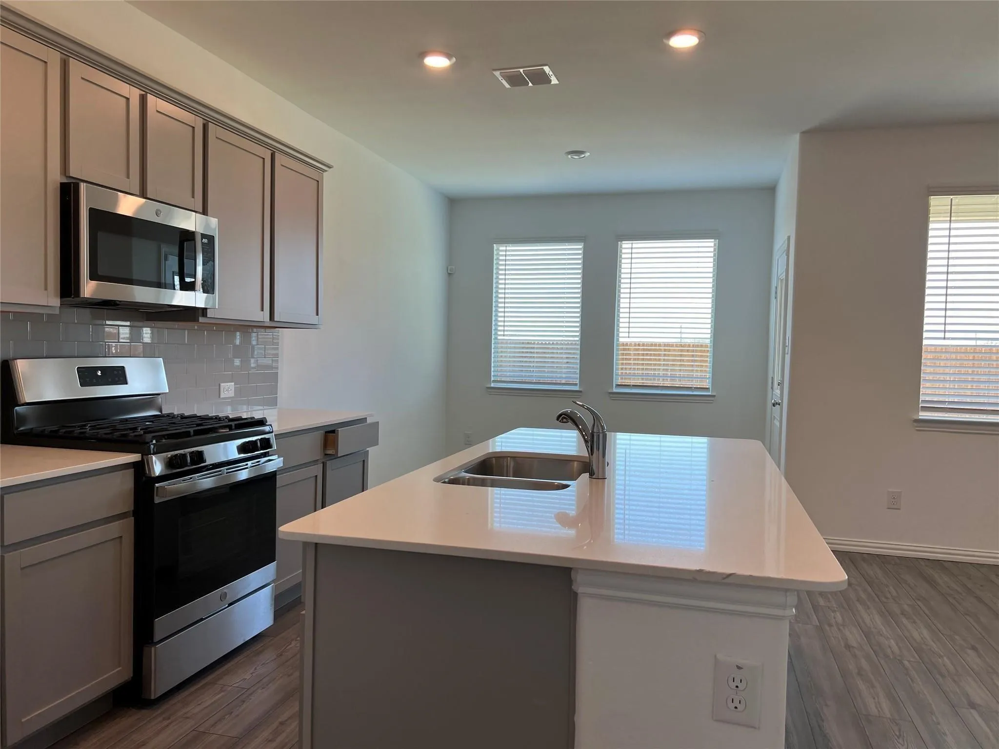 Single Family Residence For Sale in Collin County , 7213 Crepe Myrtle Avenue, Mc Kinney, Texas 75071, 4 Bedroom, 2 Bathroom, 2 Garage spaces, 1,835 Sqft, built in 2021, mls#21397256, Real Estate Agent in Mc Kinney, Homes For Sale in Collin county, Homes For Sale in Mc Kinney, Realtor in Mc Kinney Texas, Real Estate Brokerage Independent Realty Texas, Luminita Cordes Realtor