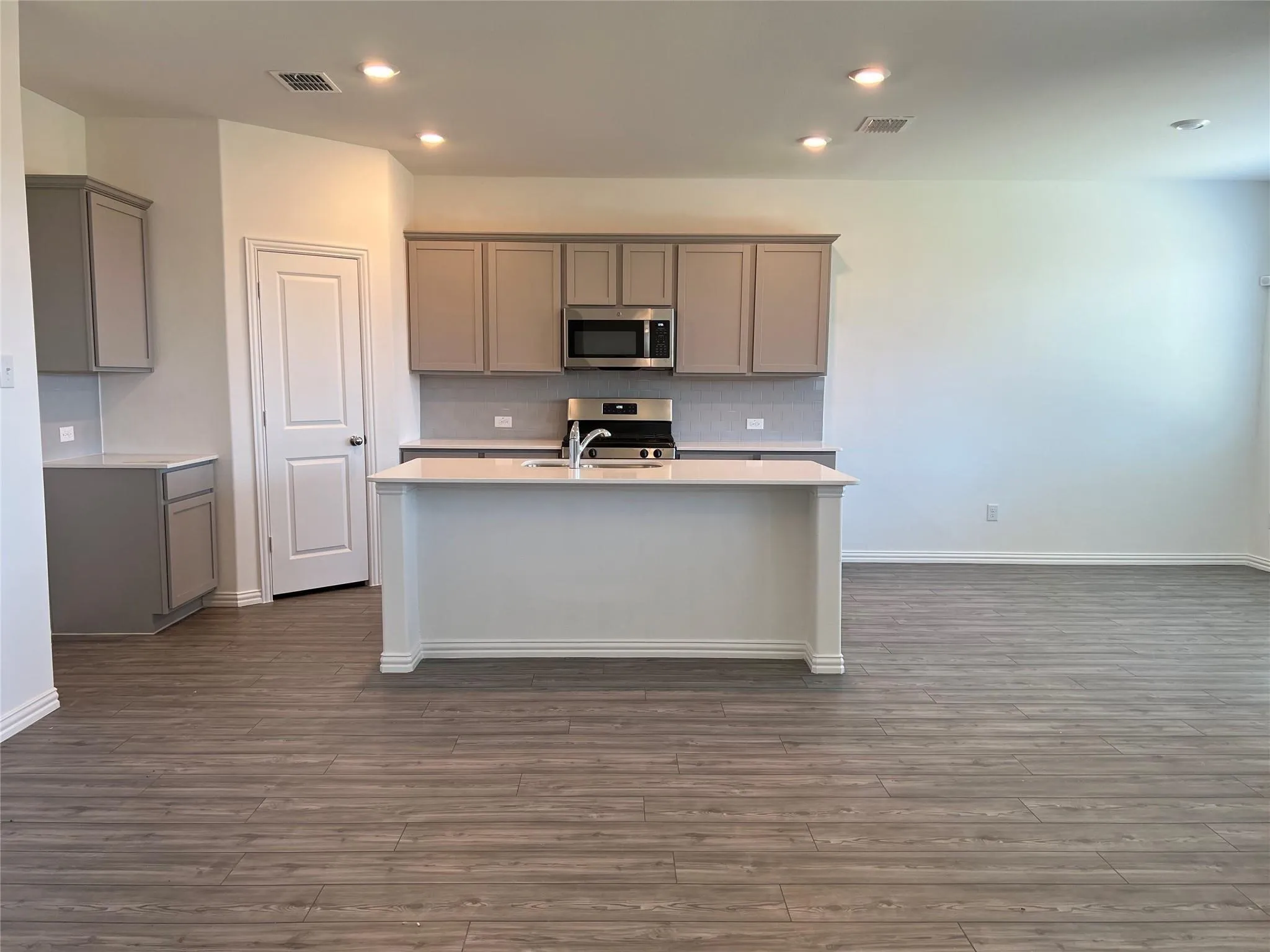 Single Family Residence For Sale in Collin County , 7213 Crepe Myrtle Avenue, Mc Kinney, Texas 75071, 4 Bedroom, 2 Bathroom, 2 Garage spaces, 1,835 Sqft, built in 2021, mls#21397256, Real Estate Agent in Mc Kinney, Homes For Sale in Collin county, Homes For Sale in Mc Kinney, Realtor in Mc Kinney Texas, Real Estate Brokerage Independent Realty Texas, Luminita Cordes Realtor