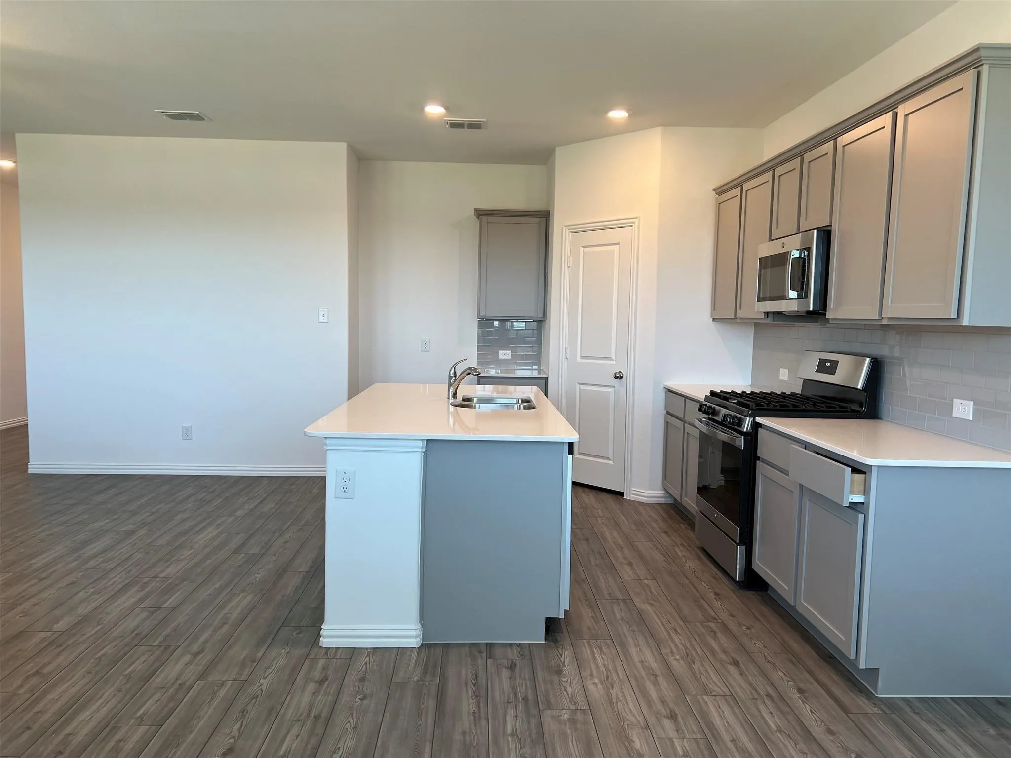 Single Family Residence For Sale in Collin County , 7213 Crepe Myrtle Avenue, Mc Kinney, Texas 75071, 4 Bedroom, 2 Bathroom, 2 Garage spaces, 1,835 Sqft, built in 2021, mls#21397256, Real Estate Agent in Mc Kinney, Homes For Sale in Collin county, Homes For Sale in Mc Kinney, Realtor in Mc Kinney Texas, Real Estate Brokerage Independent Realty Texas, Luminita Cordes Realtor