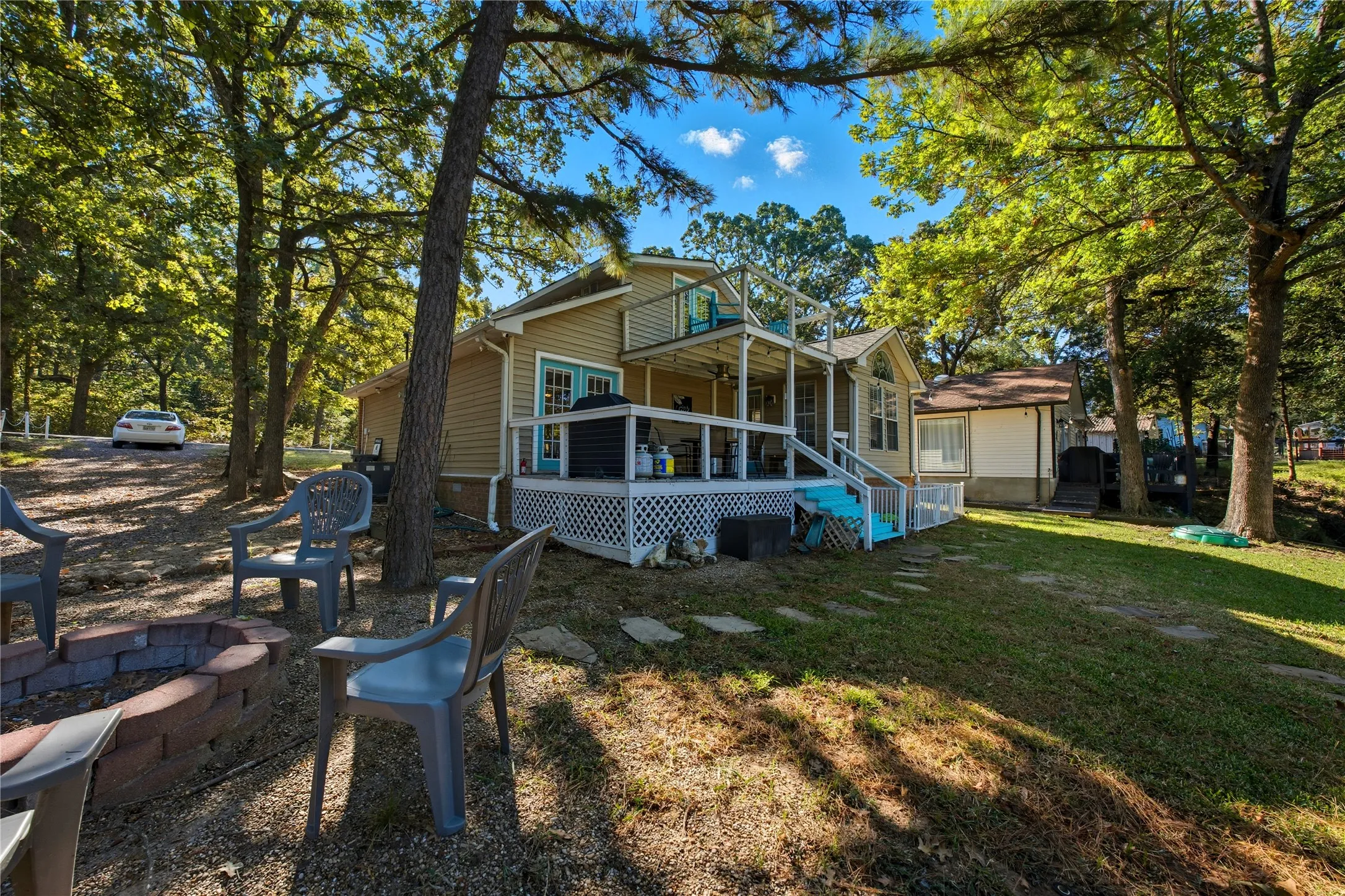 Single Family Residence For Sale in Henderson County , 517 Shore Line Drive, Tool, Texas 75143, 3 Bedroom, 2 Bathroom, Garage spaces, 1,329 Sqft, built in 1997, mls#21397061, Real Estate Agent in Tool, Homes For Sale in Henderson county, Homes For Sale in Tool, Realtor in Tool Texas, Real Estate Brokerage Independent Realty Texas, Luminita Cordes Realtor