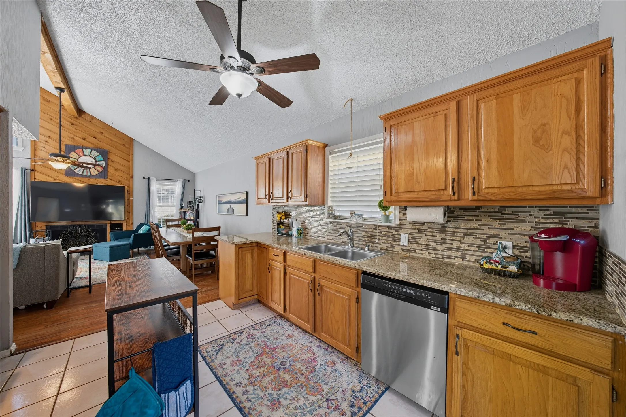 Single Family Residence For Sale in Henderson County , 517 Shore Line Drive, Tool, Texas 75143, 3 Bedroom, 2 Bathroom, Garage spaces, 1,329 Sqft, built in 1997, mls#21397061, Real Estate Agent in Tool, Homes For Sale in Henderson county, Homes For Sale in Tool, Realtor in Tool Texas, Real Estate Brokerage Independent Realty Texas, Luminita Cordes Realtor