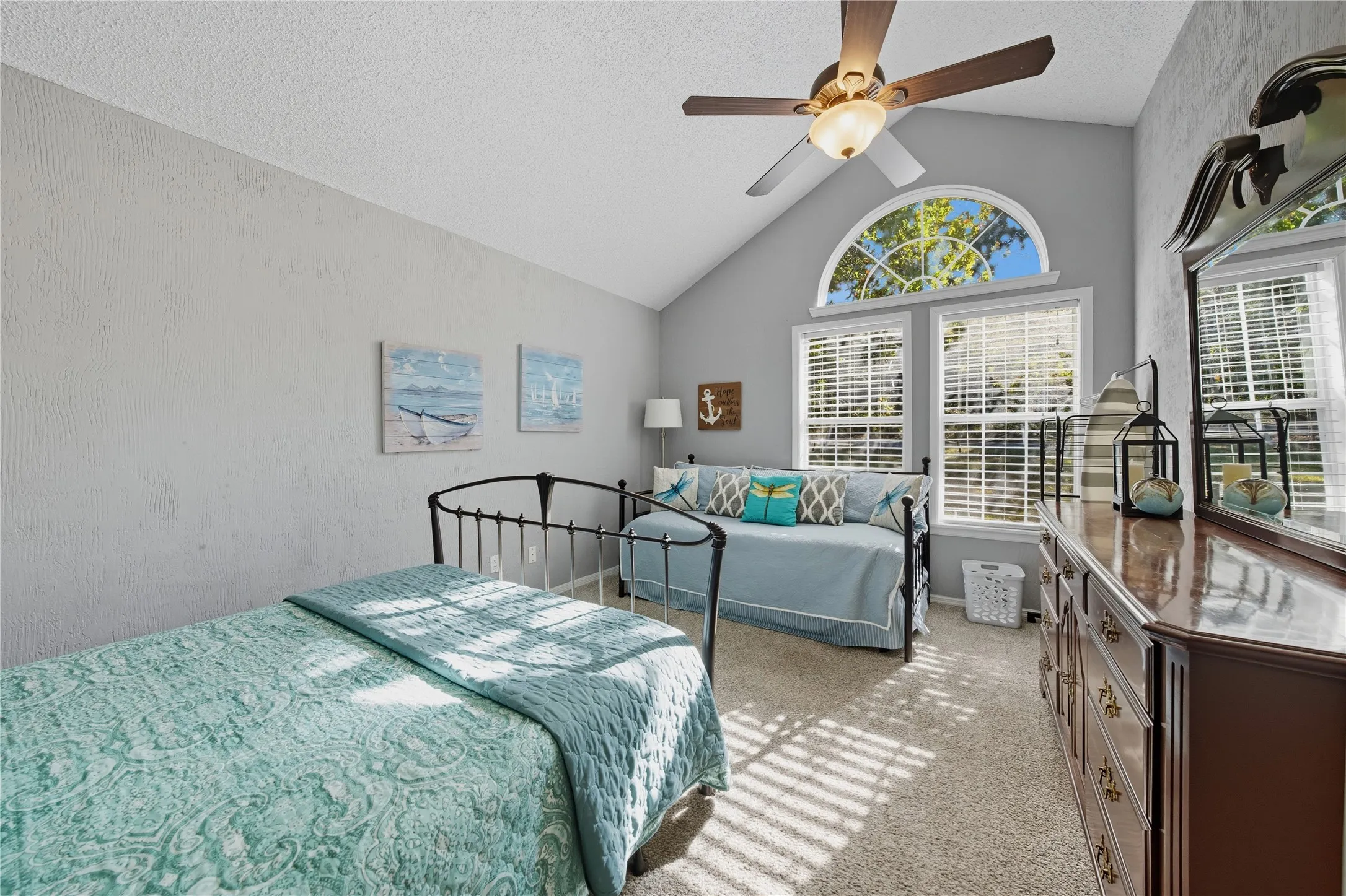 Single Family Residence For Sale in Henderson County , 517 Shore Line Drive, Tool, Texas 75143, 3 Bedroom, 2 Bathroom, Garage spaces, 1,329 Sqft, built in 1997, mls#21397061, Real Estate Agent in Tool, Homes For Sale in Henderson county, Homes For Sale in Tool, Realtor in Tool Texas, Real Estate Brokerage Independent Realty Texas, Luminita Cordes Realtor