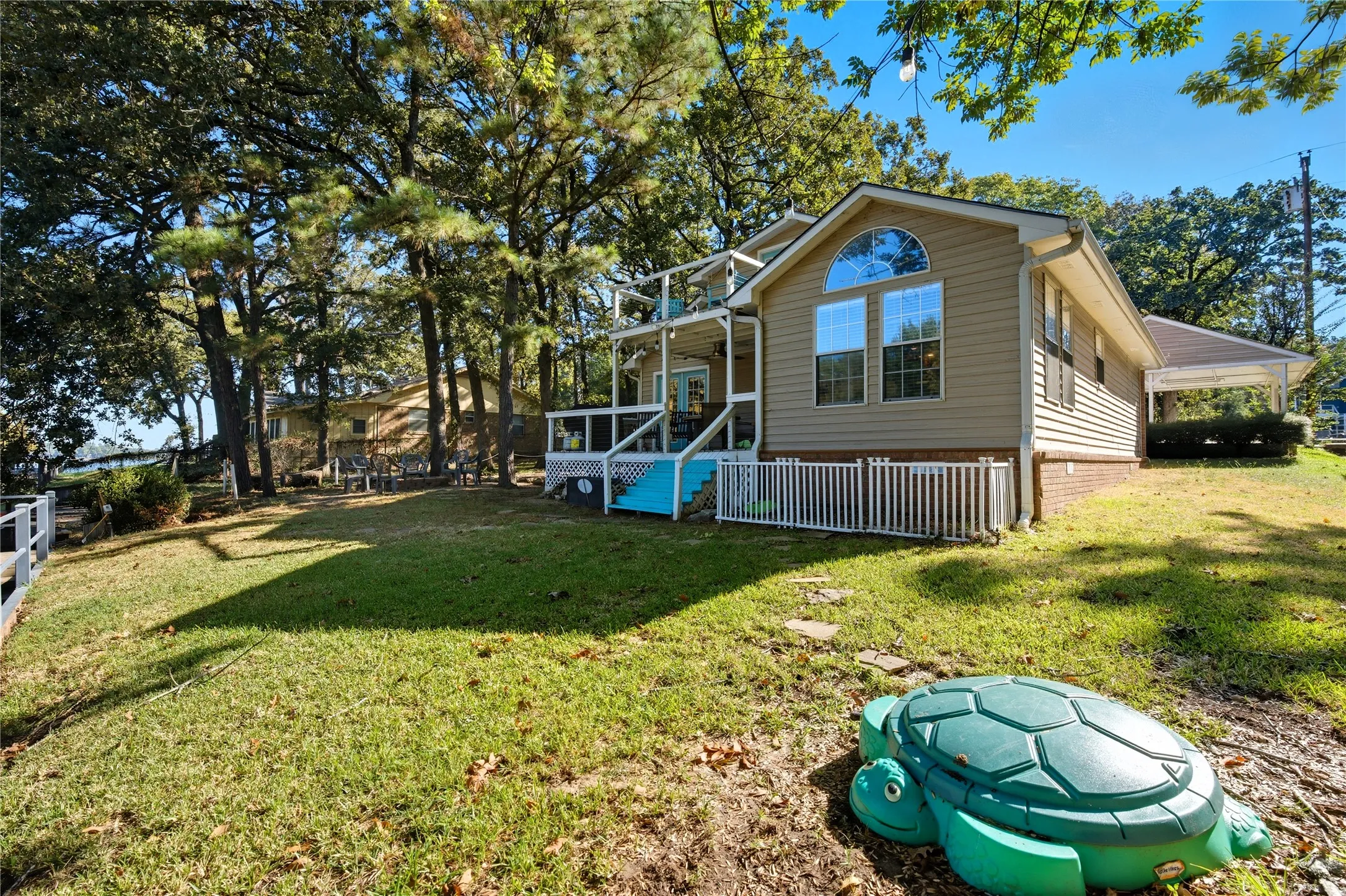 Single Family Residence For Sale in Henderson County , 517 Shore Line Drive, Tool, Texas 75143, 3 Bedroom, 2 Bathroom, Garage spaces, 1,329 Sqft, built in 1997, mls#21397061, Real Estate Agent in Tool, Homes For Sale in Henderson county, Homes For Sale in Tool, Realtor in Tool Texas, Real Estate Brokerage Independent Realty Texas, Luminita Cordes Realtor