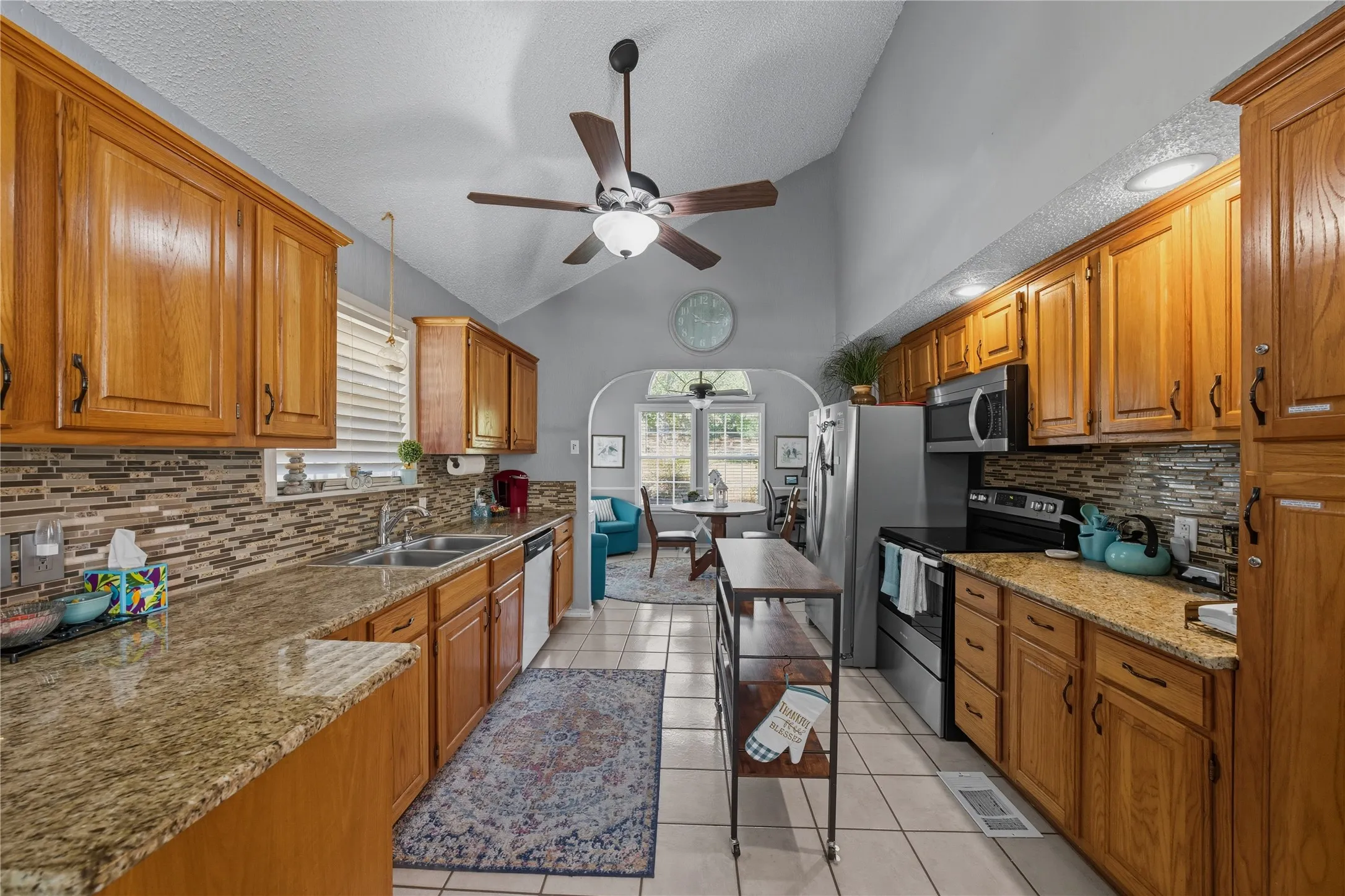 Single Family Residence For Sale in Henderson County , 517 Shore Line Drive, Tool, Texas 75143, 3 Bedroom, 2 Bathroom, Garage spaces, 1,329 Sqft, built in 1997, mls#21397061, Real Estate Agent in Tool, Homes For Sale in Henderson county, Homes For Sale in Tool, Realtor in Tool Texas, Real Estate Brokerage Independent Realty Texas, Luminita Cordes Realtor