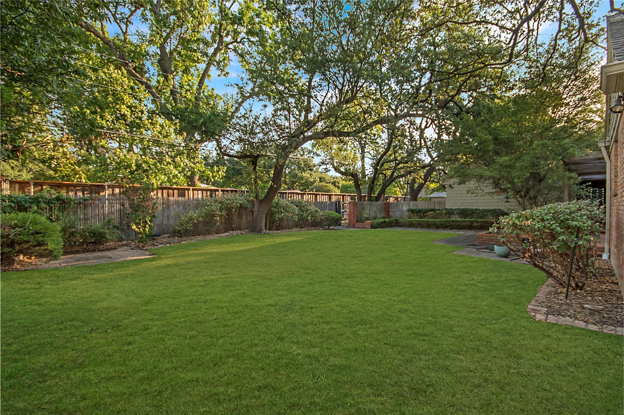 Single Family Residence For Sale in Dallas County , 5859 Colhurst Street, Dallas, Texas 75230, 4 Bedroom, 3 Bathroom, 2 Garage spaces, 3,438 Sqft, built in 1956, mls#21397055, Real Estate Agent in Dallas, Homes For Sale in Dallas county, Homes For Sale in Dallas, Realtor in Dallas Texas, Real Estate Brokerage Independent Realty Texas, Luminita Cordes Realtor