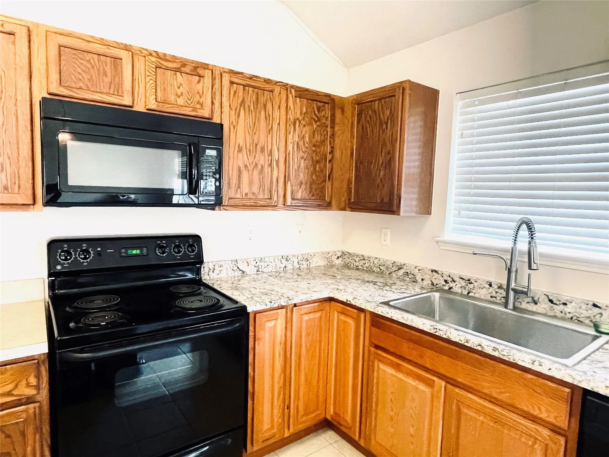 Single Family Residence For Rent in Collin County , 3041 Winding Meadow Trail, Princeton, Texas 75407, 3 Bedroom, 2 Bathroom, 2 Garage spaces, 1,560 Sqft, built in 2003, mls#21397260, Real Estate Agent in Princeton, Homes For Rent in Collin county, Homes For Rent in Princeton, Realtor in Princeton Texas, Real Estate Brokerage Independent Realty Texas, Luminita Cordes Realtor