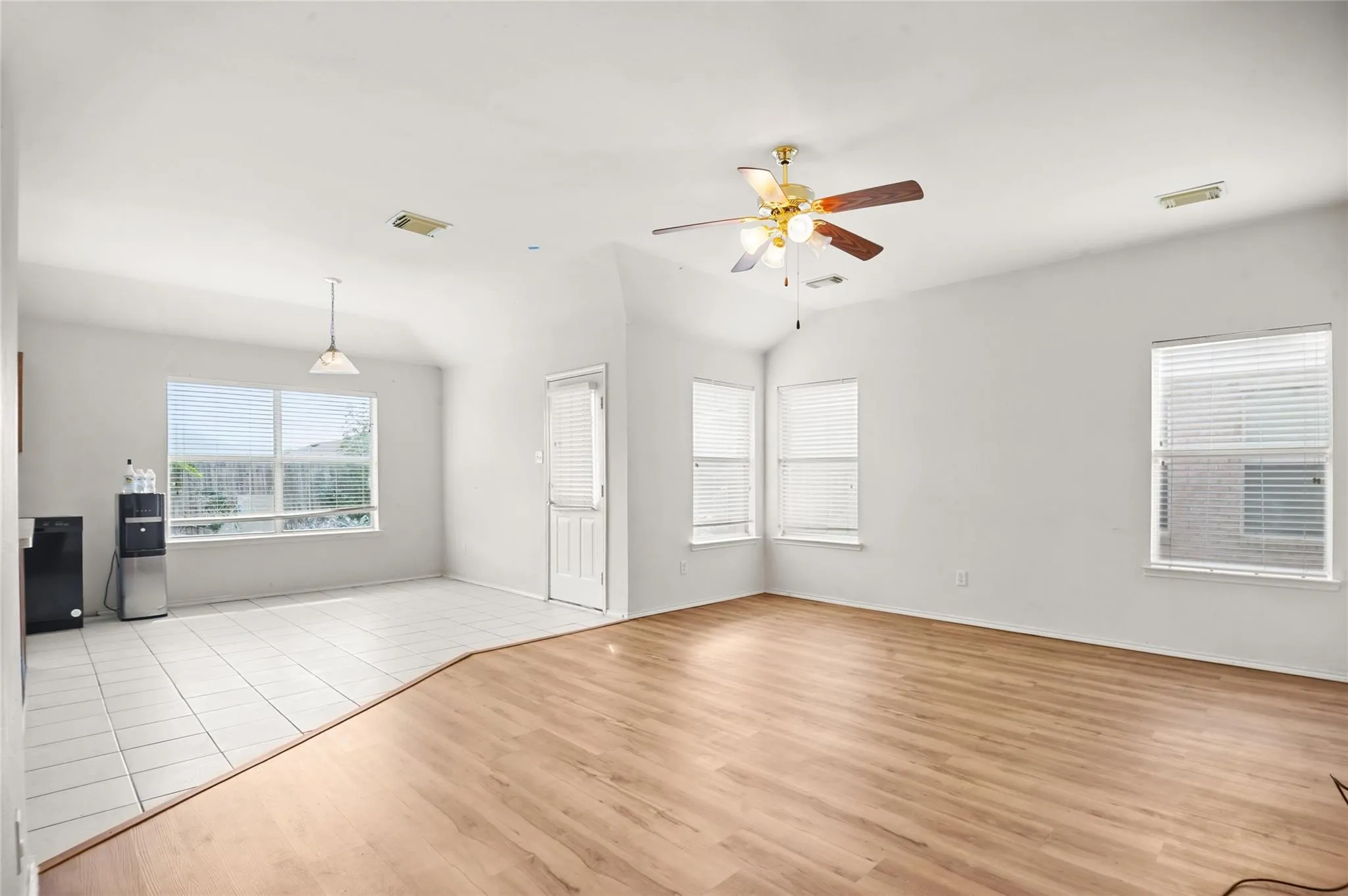 Single Family Residence For Rent in Collin County , 3041 Winding Meadow Trail, Princeton, Texas 75407, 3 Bedroom, 2 Bathroom, 2 Garage spaces, 1,560 Sqft, built in 2003, mls#21397260, Real Estate Agent in Princeton, Homes For Rent in Collin county, Homes For Rent in Princeton, Realtor in Princeton Texas, Real Estate Brokerage Independent Realty Texas, Luminita Cordes Realtor