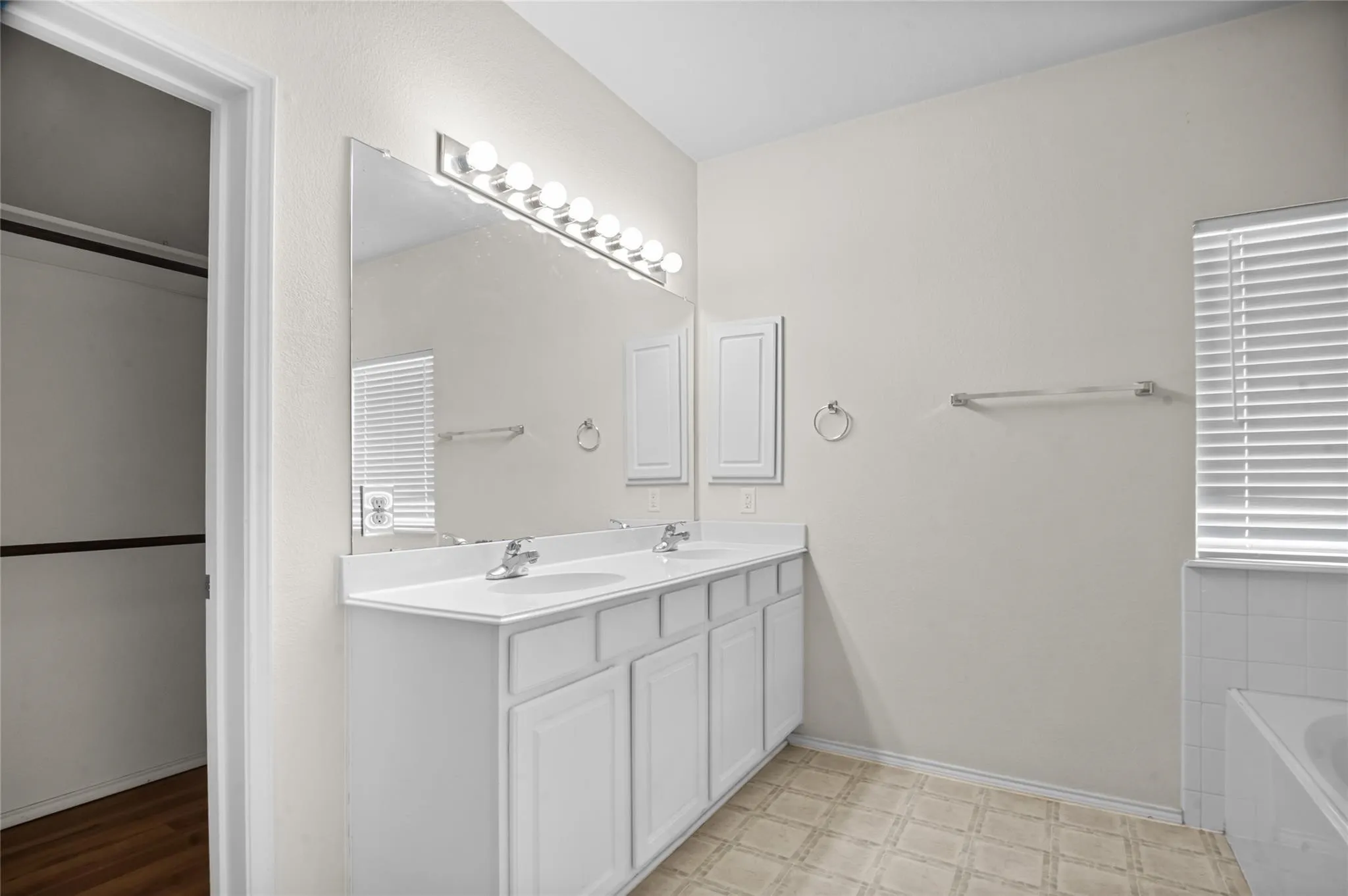 Single Family Residence For Rent in Collin County , 3041 Winding Meadow Trail, Princeton, Texas 75407, 3 Bedroom, 2 Bathroom, 2 Garage spaces, 1,560 Sqft, built in 2003, mls#21397260, Real Estate Agent in Princeton, Homes For Rent in Collin county, Homes For Rent in Princeton, Realtor in Princeton Texas, Real Estate Brokerage Independent Realty Texas, Luminita Cordes Realtor