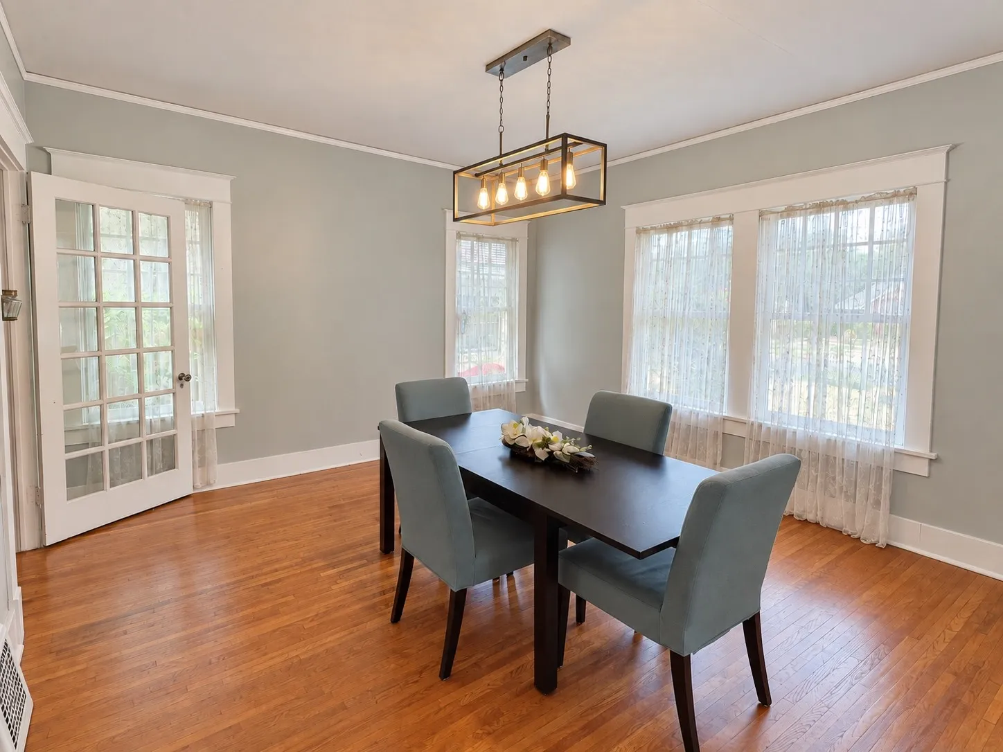 Single Family Residence For Sale in Tarrant County , 2221 Park Place Avenue, Fort Worth, Texas 76110, 4 Bedroom, 2 Bathroom, Garage spaces, 2,530 Sqft, built in 1928, mls#21397248, Real Estate Agent in Fort Worth, Homes For Sale in Tarrant county, Homes For Sale in Fort Worth, Realtor in Fort Worth Texas, Real Estate Brokerage Independent Realty Texas, Luminita Cordes Realtor