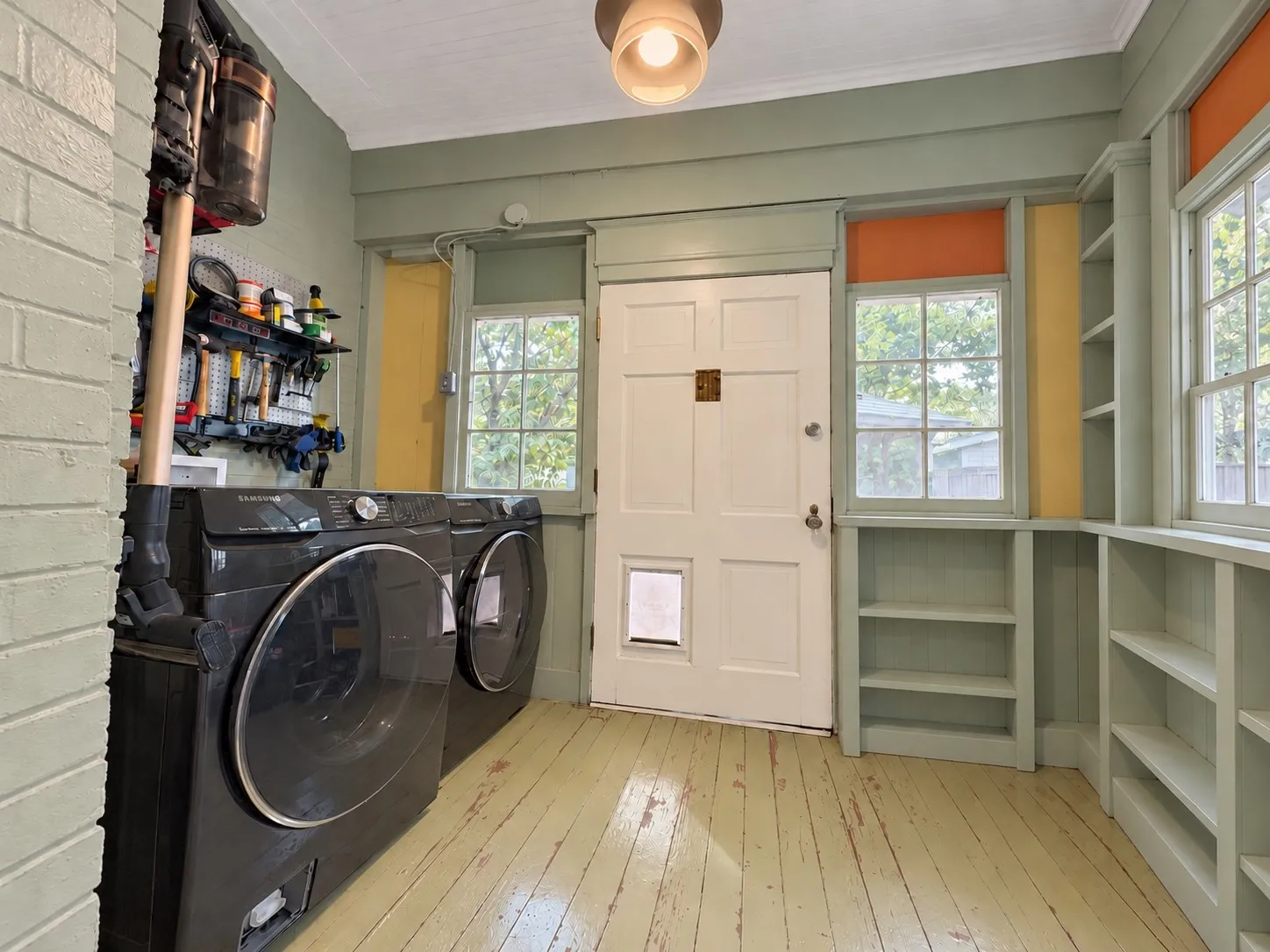 Single Family Residence For Sale in Tarrant County , 2221 Park Place Avenue, Fort Worth, Texas 76110, 4 Bedroom, 2 Bathroom, Garage spaces, 2,530 Sqft, built in 1928, mls#21397248, Real Estate Agent in Fort Worth, Homes For Sale in Tarrant county, Homes For Sale in Fort Worth, Realtor in Fort Worth Texas, Real Estate Brokerage Independent Realty Texas, Luminita Cordes Realtor