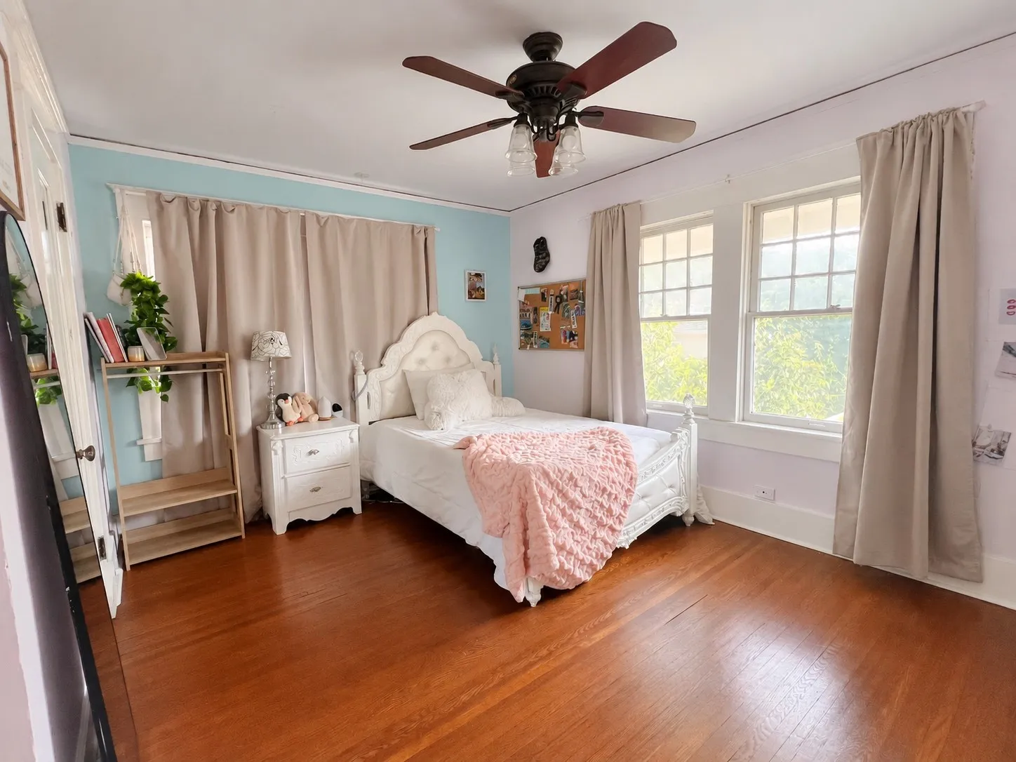Single Family Residence For Sale in Tarrant County , 2221 Park Place Avenue, Fort Worth, Texas 76110, 4 Bedroom, 2 Bathroom, Garage spaces, 2,530 Sqft, built in 1928, mls#21397248, Real Estate Agent in Fort Worth, Homes For Sale in Tarrant county, Homes For Sale in Fort Worth, Realtor in Fort Worth Texas, Real Estate Brokerage Independent Realty Texas, Luminita Cordes Realtor