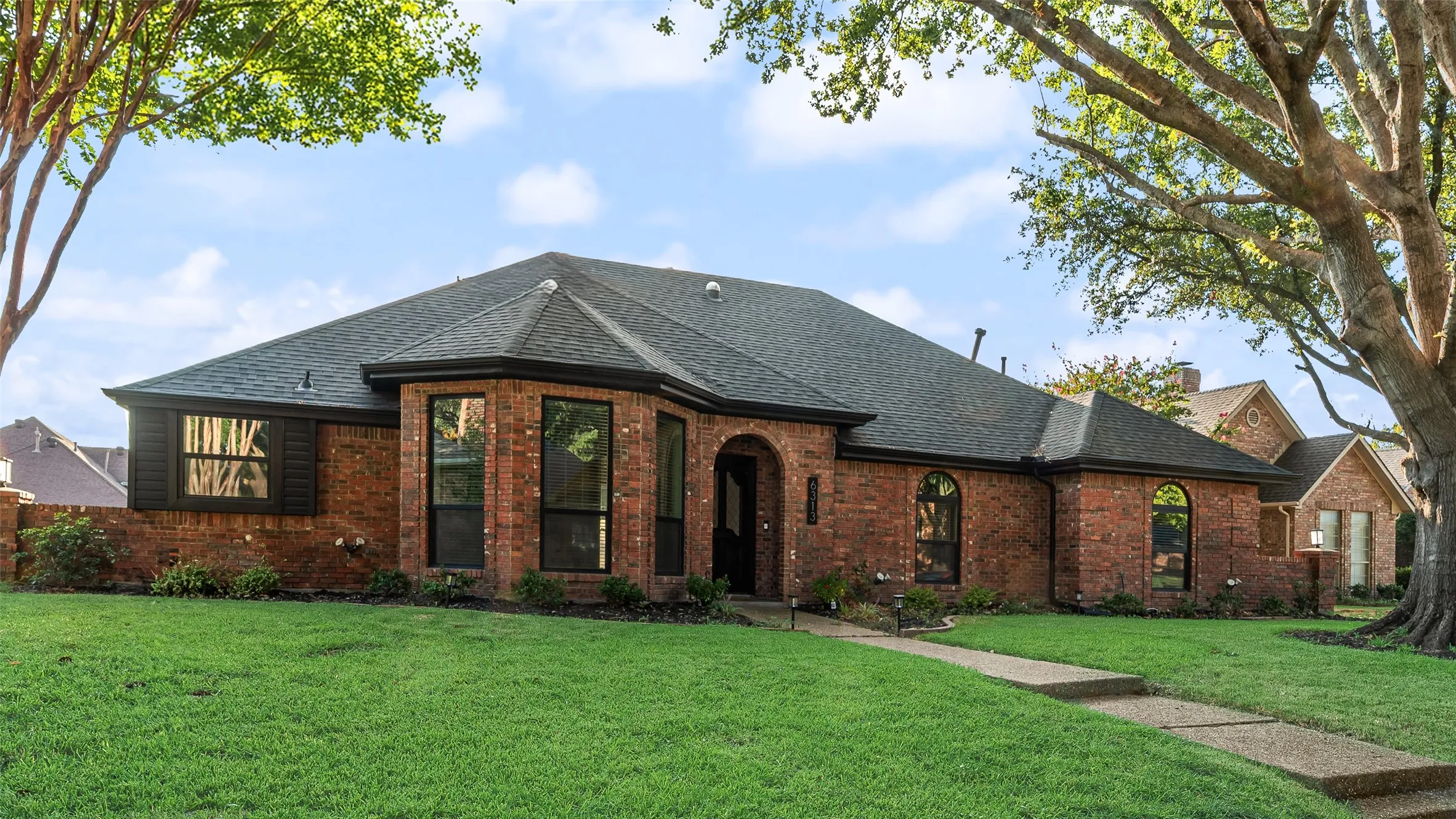 Single Family Residence For Sale in Dallas County , 6313 Chelsea Way, Garland, Texas 75044, 3 Bedroom, 3 Bathroom, 2 Garage spaces, 2,499 Sqft, built in 1985, mls#21397004, Real Estate Agent in Garland, Homes For Sale in Dallas county, Homes For Sale in Garland, Realtor in Garland Texas, Real Estate Brokerage Independent Realty Texas, Luminita Cordes Realtor