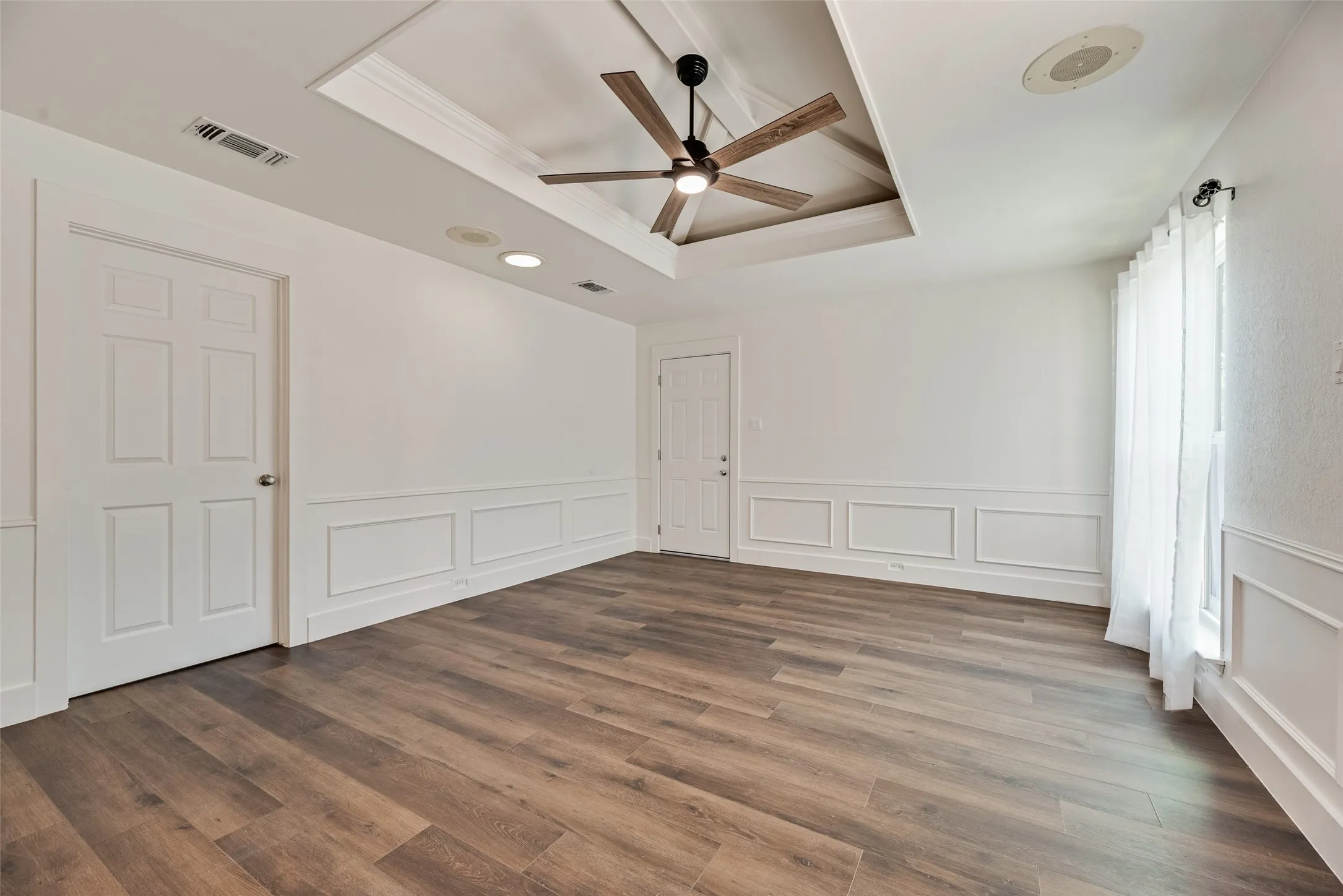Single Family Residence For Sale in Dallas County , 6313 Chelsea Way, Garland, Texas 75044, 3 Bedroom, 3 Bathroom, 2 Garage spaces, 2,499 Sqft, built in 1985, mls#21397004, Real Estate Agent in Garland, Homes For Sale in Dallas county, Homes For Sale in Garland, Realtor in Garland Texas, Real Estate Brokerage Independent Realty Texas, Luminita Cordes Realtor