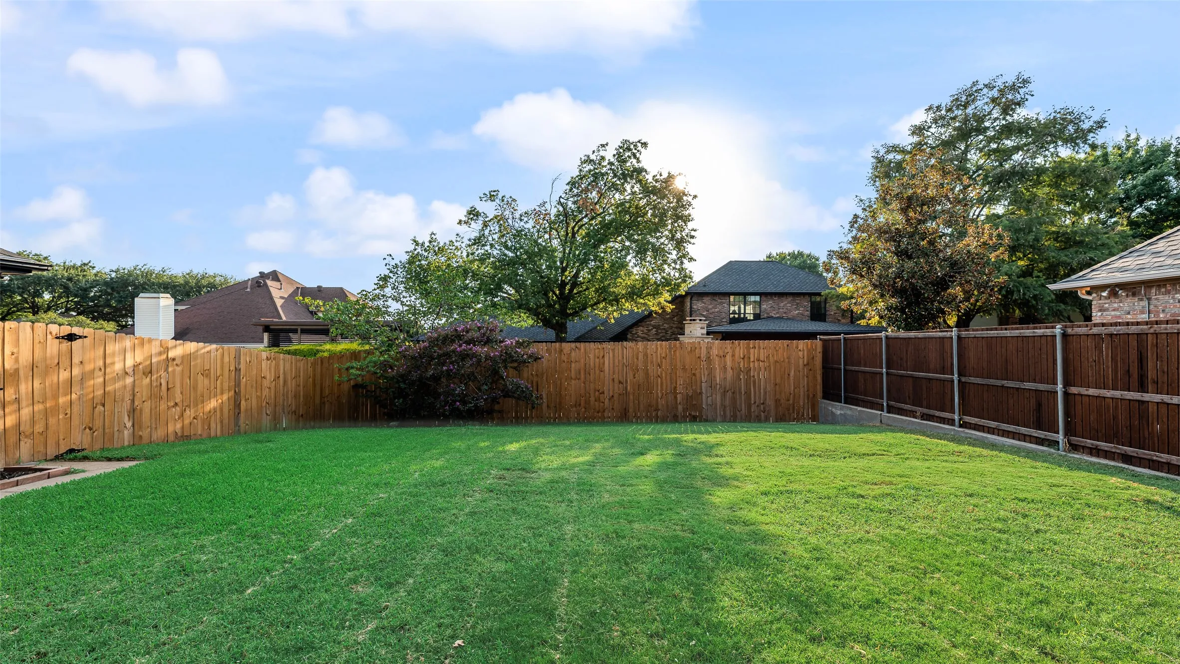 Single Family Residence For Sale in Dallas County , 6313 Chelsea Way, Garland, Texas 75044, 3 Bedroom, 3 Bathroom, 2 Garage spaces, 2,499 Sqft, built in 1985, mls#21397004, Real Estate Agent in Garland, Homes For Sale in Dallas county, Homes For Sale in Garland, Realtor in Garland Texas, Real Estate Brokerage Independent Realty Texas, Luminita Cordes Realtor