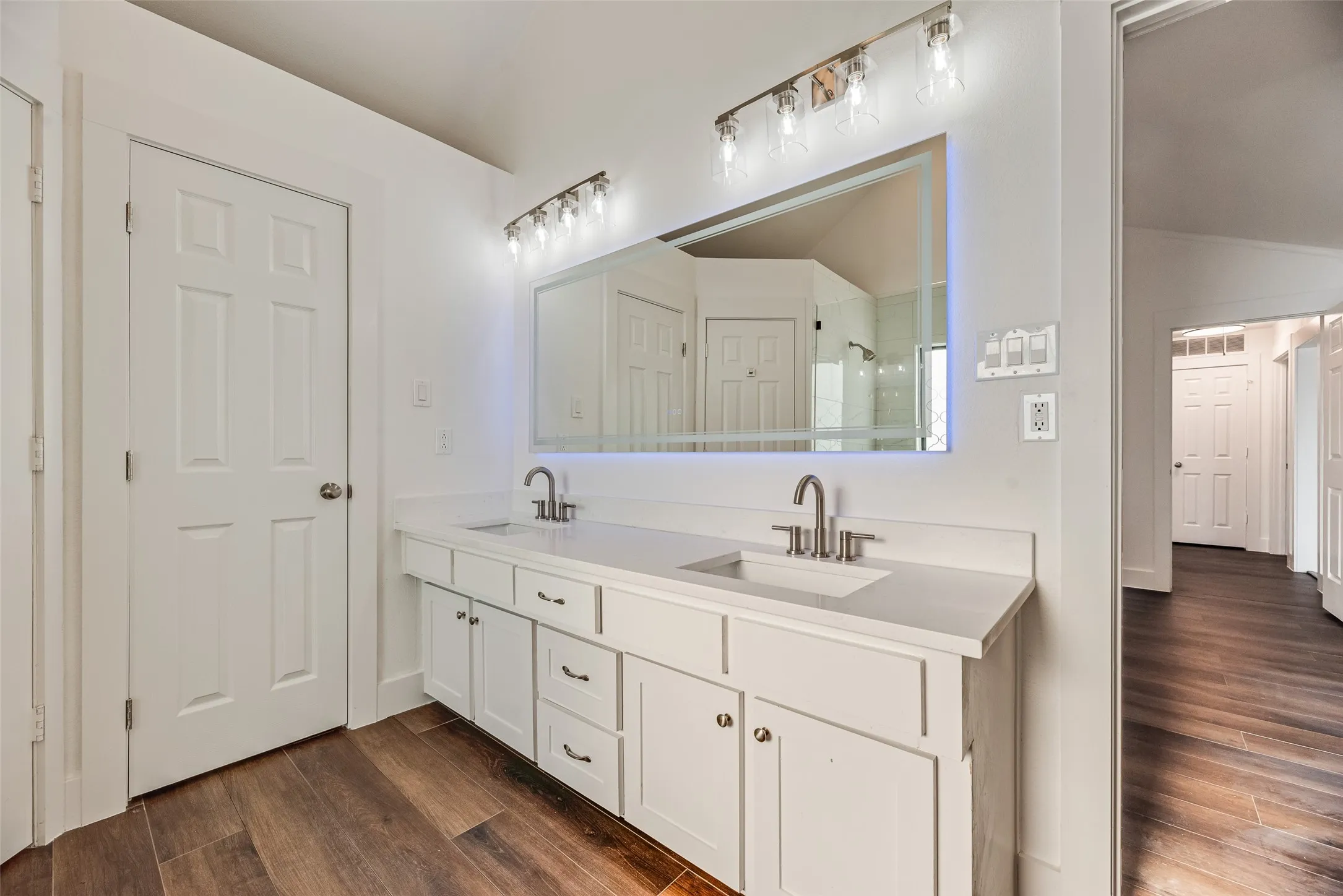 Single Family Residence For Sale in Dallas County , 6313 Chelsea Way, Garland, Texas 75044, 3 Bedroom, 3 Bathroom, 2 Garage spaces, 2,499 Sqft, built in 1985, mls#21397004, Real Estate Agent in Garland, Homes For Sale in Dallas county, Homes For Sale in Garland, Realtor in Garland Texas, Real Estate Brokerage Independent Realty Texas, Luminita Cordes Realtor