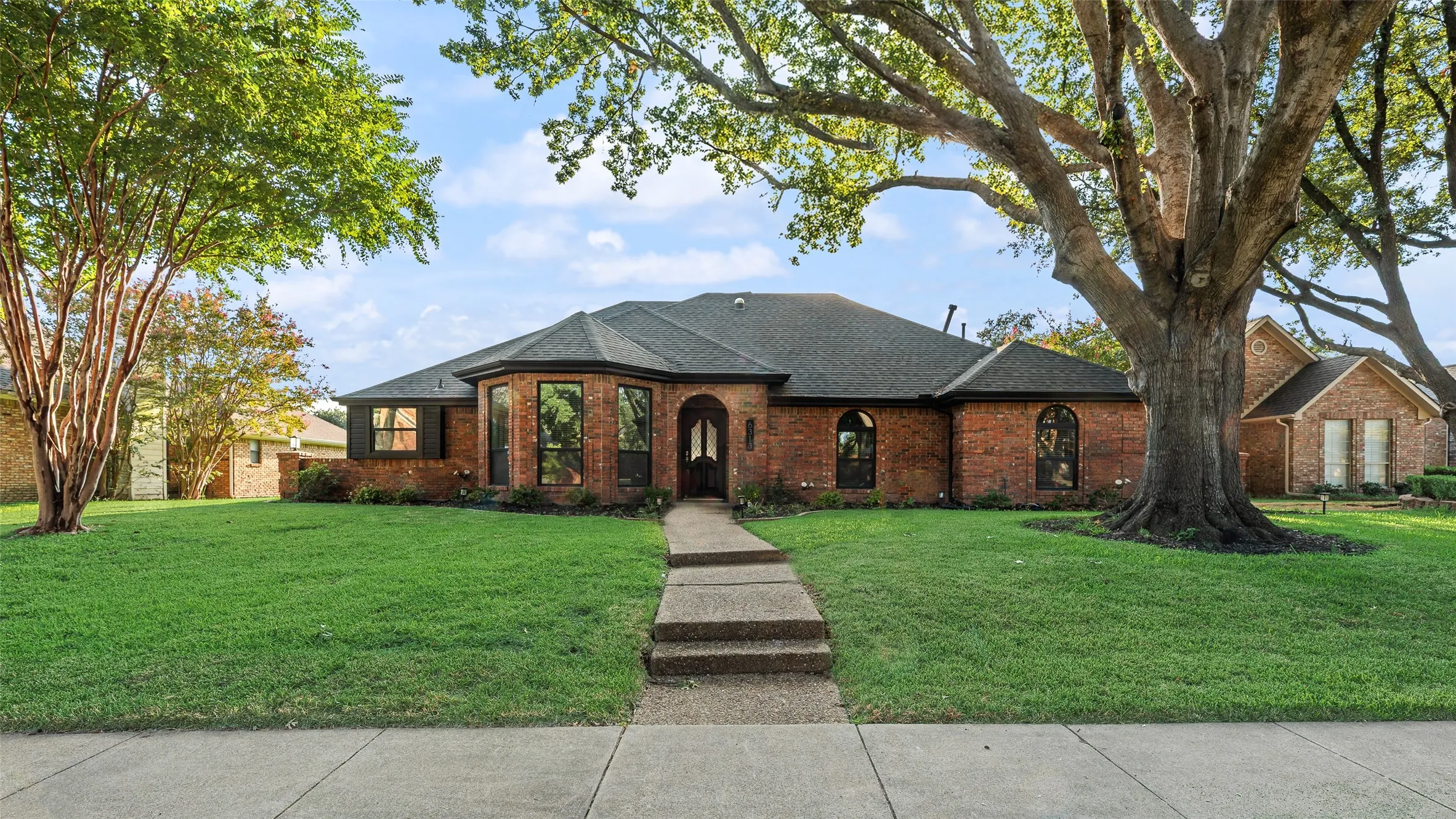 Single Family Residence For Sale in Dallas County , 6313 Chelsea Way, Garland, Texas 75044, 3 Bedroom, 3 Bathroom, 2 Garage spaces, 2,499 Sqft, built in 1985, mls#21397004, Real Estate Agent in Garland, Homes For Sale in Dallas county, Homes For Sale in Garland, Realtor in Garland Texas, Real Estate Brokerage Independent Realty Texas, Luminita Cordes Realtor