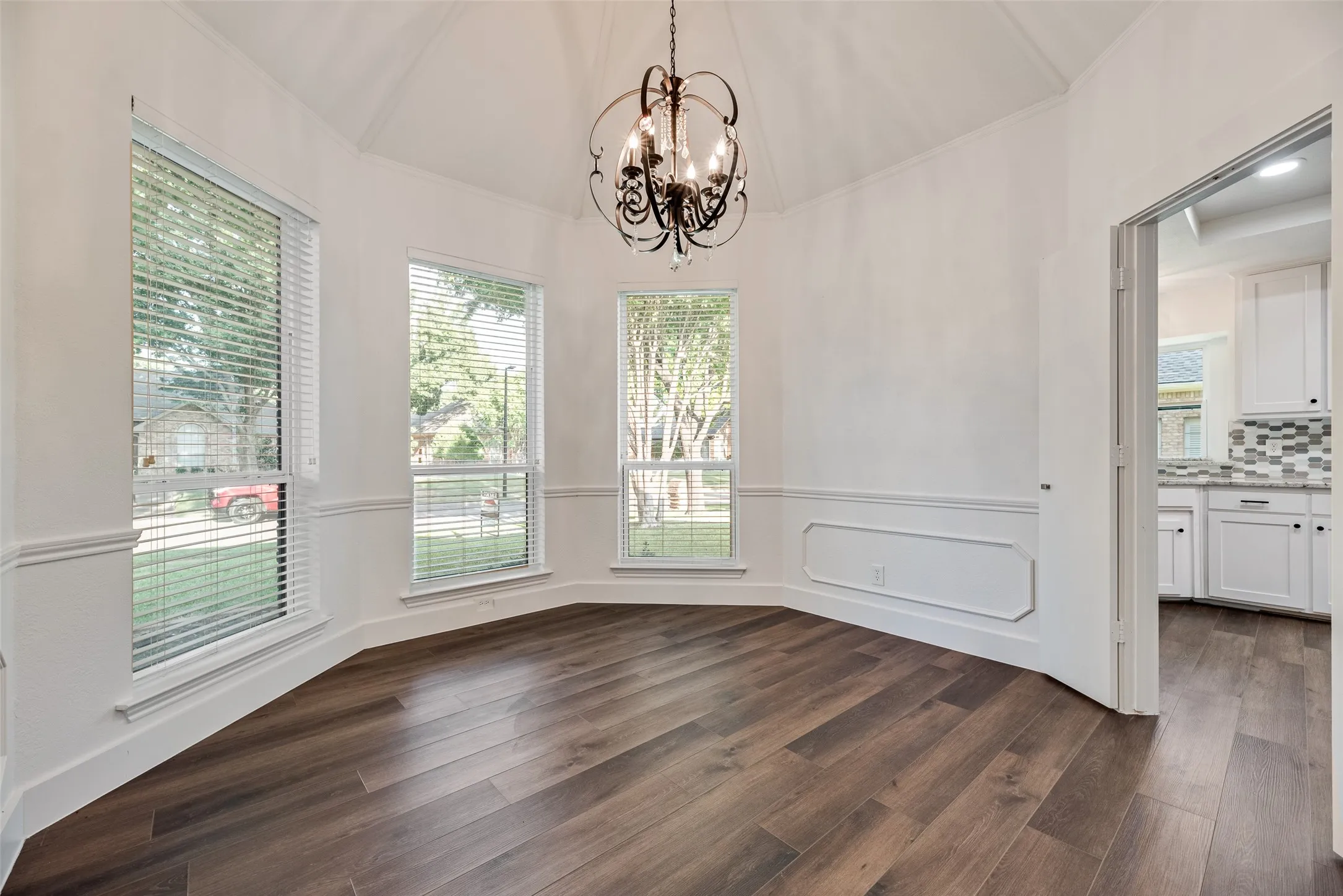 Single Family Residence For Sale in Dallas County , 6313 Chelsea Way, Garland, Texas 75044, 3 Bedroom, 3 Bathroom, 2 Garage spaces, 2,499 Sqft, built in 1985, mls#21397004, Real Estate Agent in Garland, Homes For Sale in Dallas county, Homes For Sale in Garland, Realtor in Garland Texas, Real Estate Brokerage Independent Realty Texas, Luminita Cordes Realtor