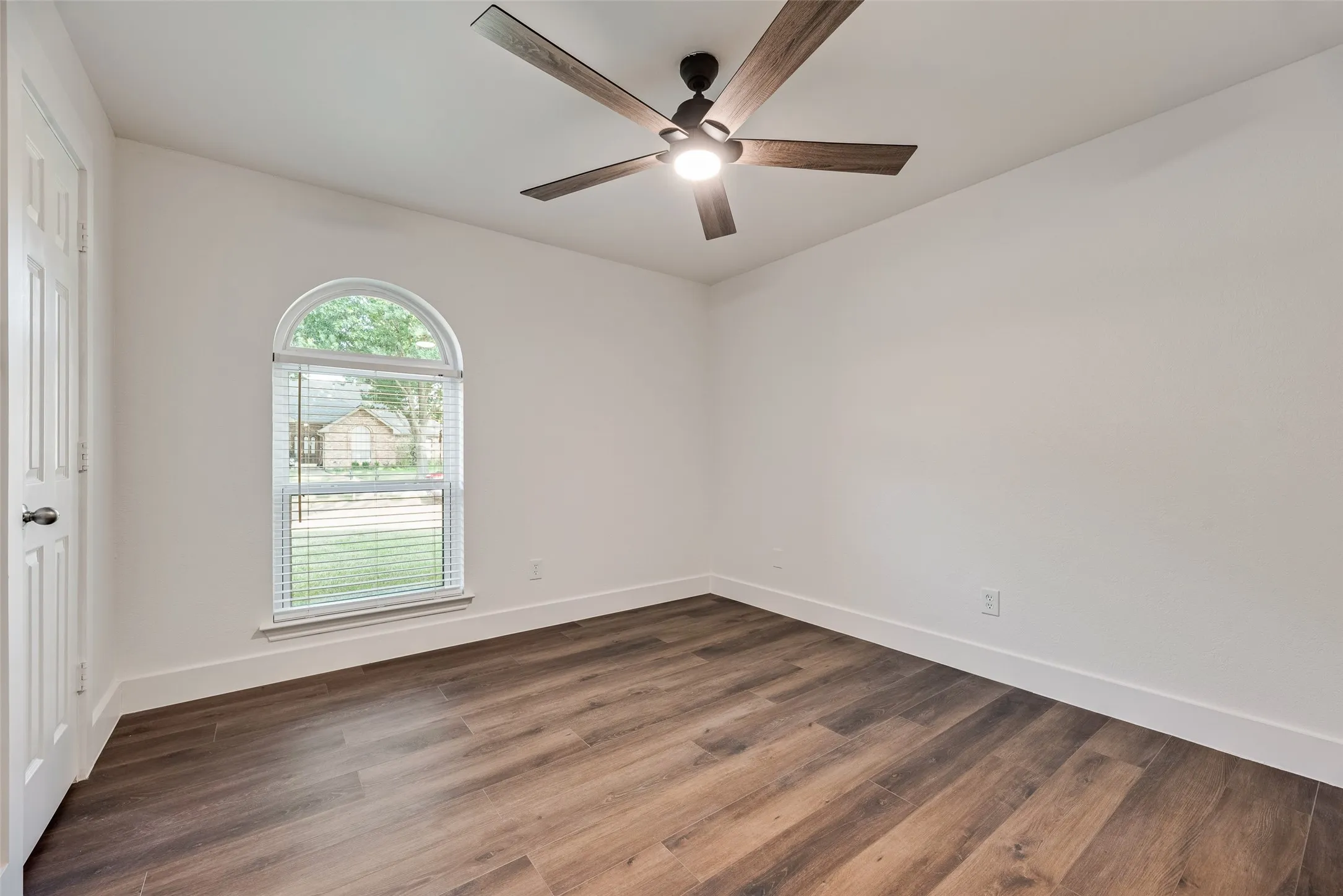 Single Family Residence For Sale in Dallas County , 6313 Chelsea Way, Garland, Texas 75044, 3 Bedroom, 3 Bathroom, 2 Garage spaces, 2,499 Sqft, built in 1985, mls#21397004, Real Estate Agent in Garland, Homes For Sale in Dallas county, Homes For Sale in Garland, Realtor in Garland Texas, Real Estate Brokerage Independent Realty Texas, Luminita Cordes Realtor