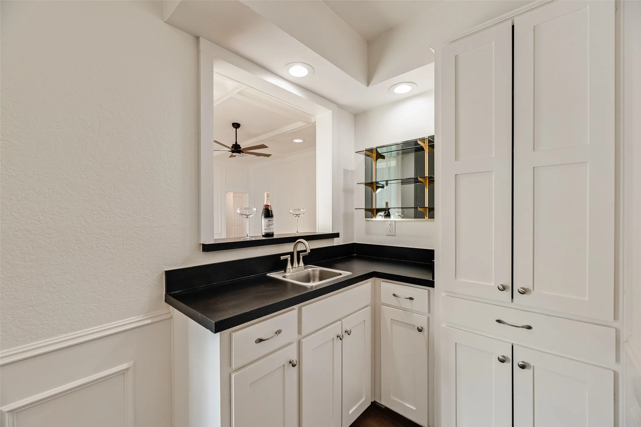 Single Family Residence For Sale in Dallas County , 6313 Chelsea Way, Garland, Texas 75044, 3 Bedroom, 3 Bathroom, 2 Garage spaces, 2,499 Sqft, built in 1985, mls#21397004, Real Estate Agent in Garland, Homes For Sale in Dallas county, Homes For Sale in Garland, Realtor in Garland Texas, Real Estate Brokerage Independent Realty Texas, Luminita Cordes Realtor