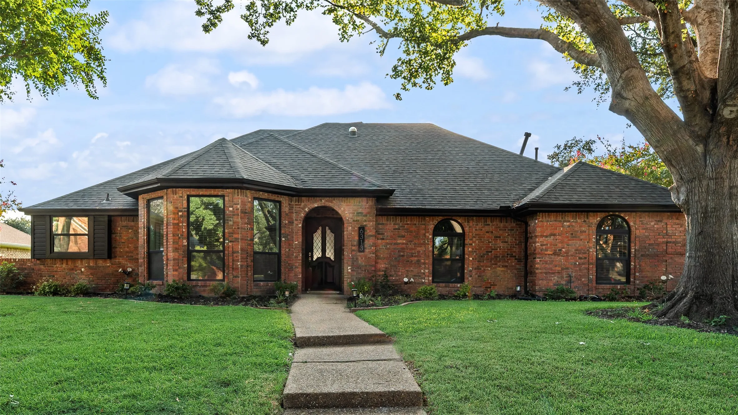 Single Family Residence For Sale in Dallas County , 6313 Chelsea Way, Garland, Texas 75044, 3 Bedroom, 3 Bathroom, 2 Garage spaces, 2,499 Sqft, built in 1985, mls#21397004, Real Estate Agent in Garland, Homes For Sale in Dallas county, Homes For Sale in Garland, Realtor in Garland Texas, Real Estate Brokerage Independent Realty Texas, Luminita Cordes Realtor
