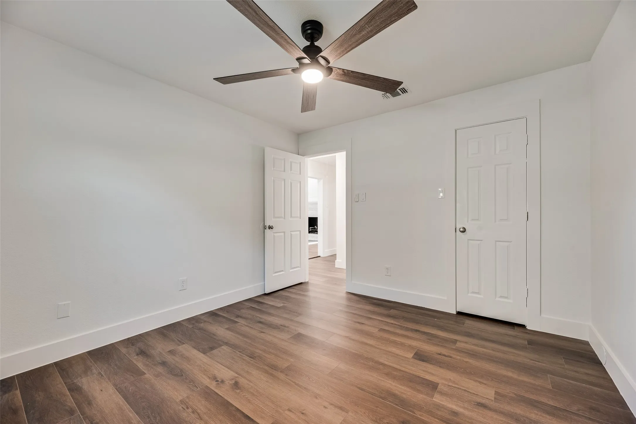 Single Family Residence For Sale in Dallas County , 6313 Chelsea Way, Garland, Texas 75044, 3 Bedroom, 3 Bathroom, 2 Garage spaces, 2,499 Sqft, built in 1985, mls#21397004, Real Estate Agent in Garland, Homes For Sale in Dallas county, Homes For Sale in Garland, Realtor in Garland Texas, Real Estate Brokerage Independent Realty Texas, Luminita Cordes Realtor